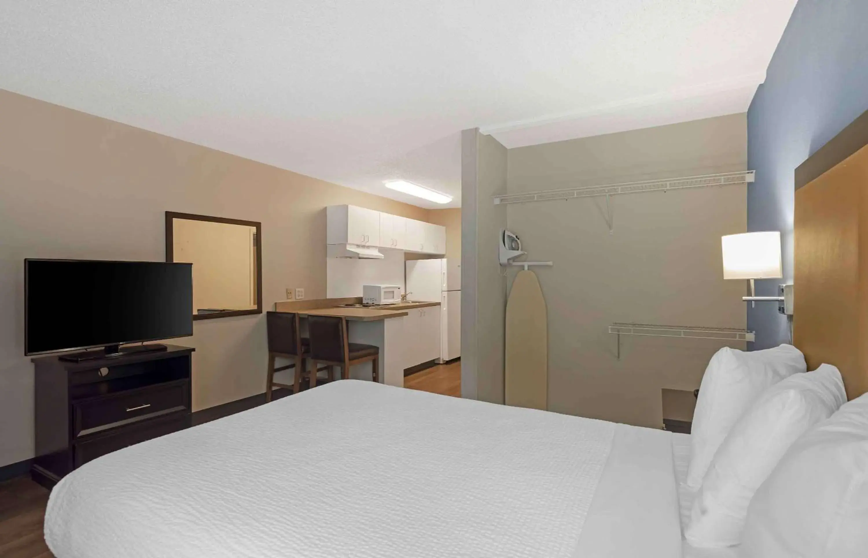 Bedroom, Bed in Extended Stay America Suites - Memphis - Airport