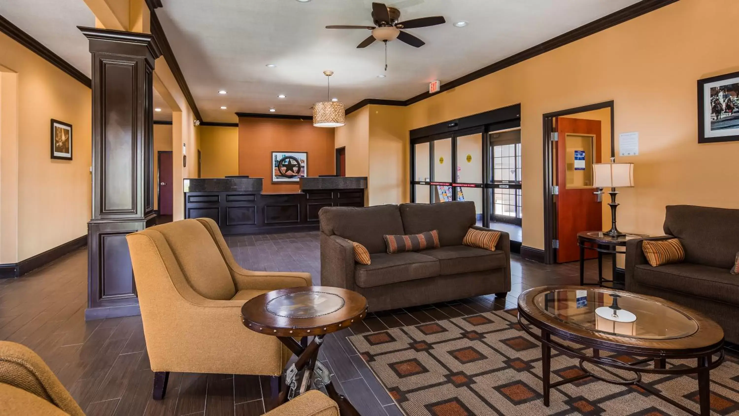 Lobby or reception, Seating Area in Best Western Trail Dust Inn & Suites