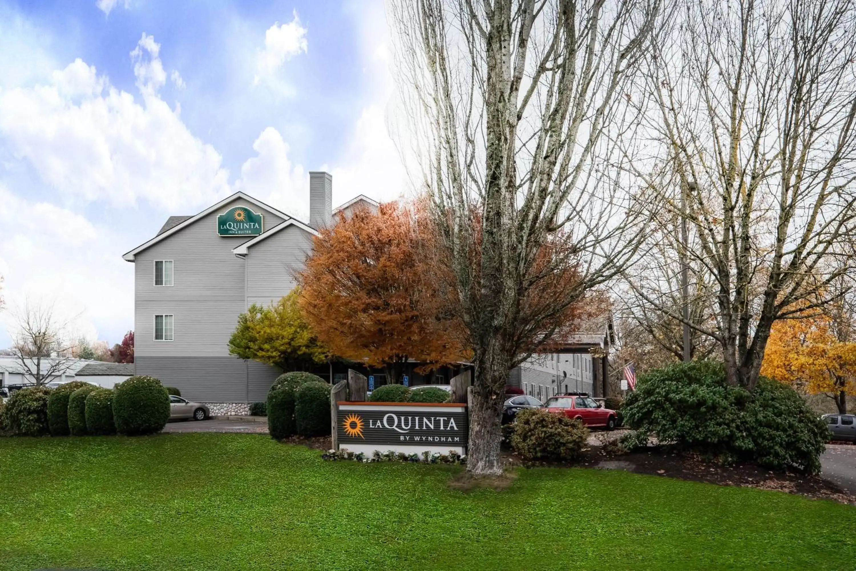 Property building in La Quinta by Wyndham Eugene Property building in La Quinta by Wyndham Eugene