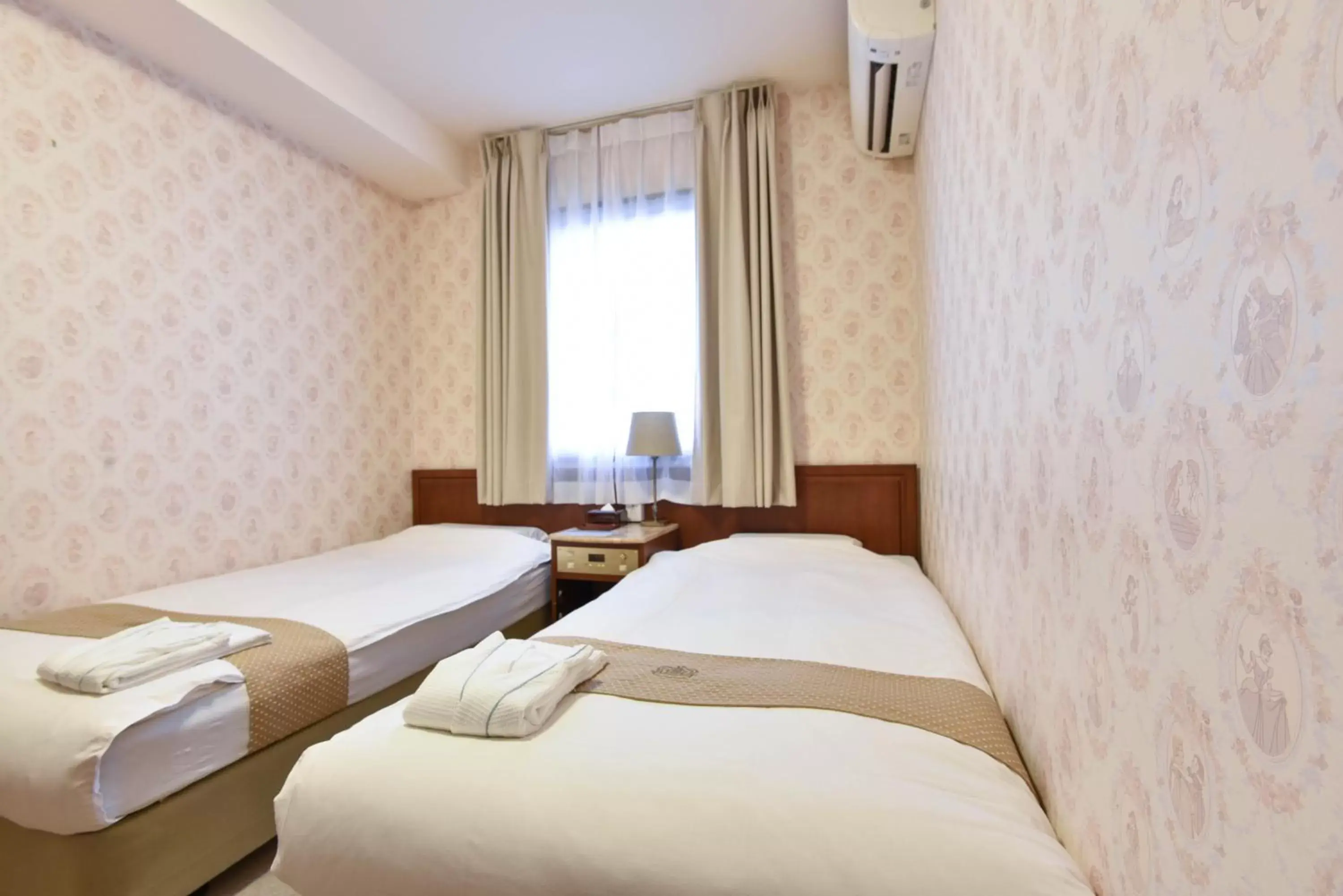 Bedroom, Bed in New Osaka Hotel Shinsaibashi