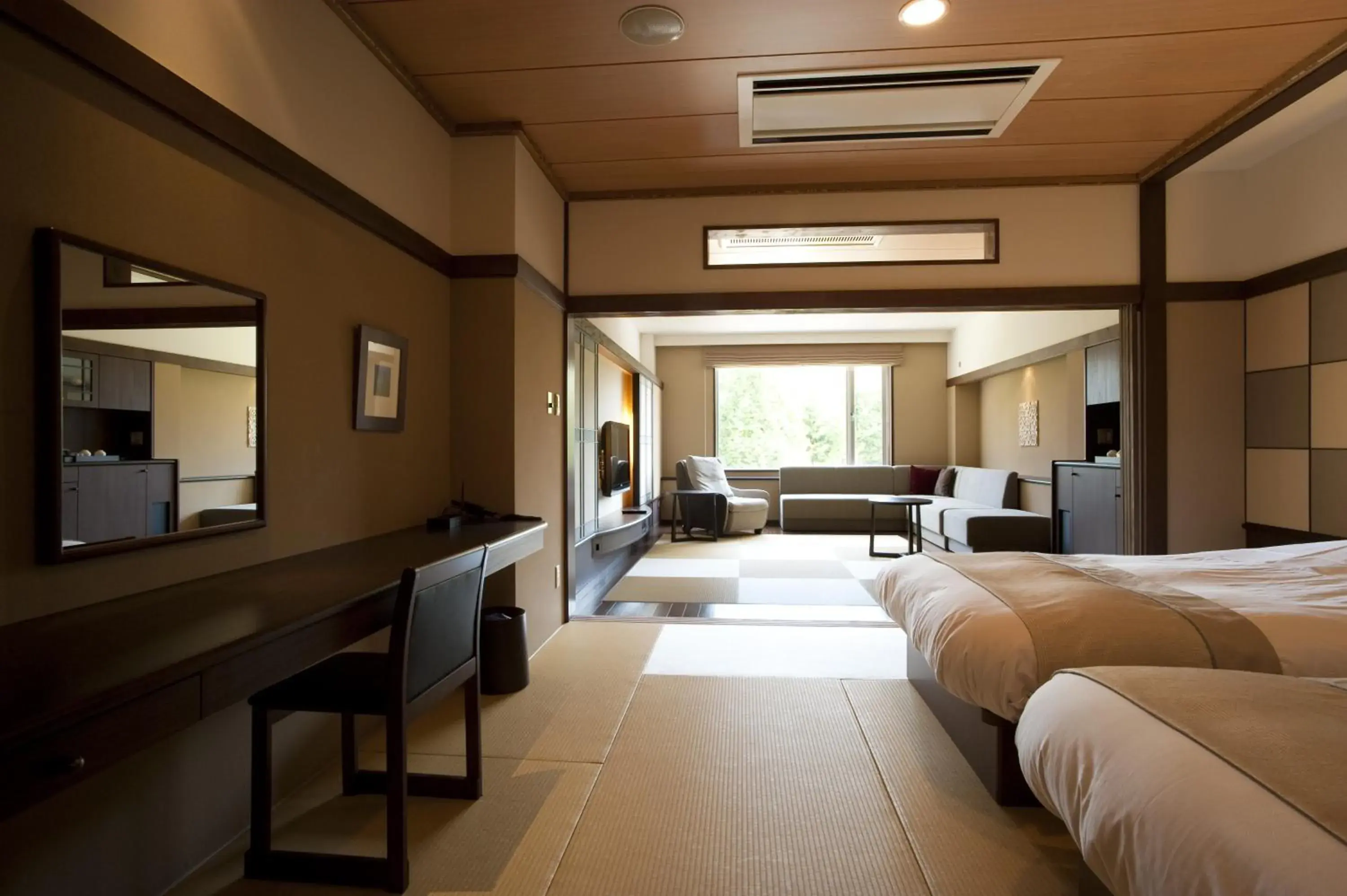 Photo of the whole room, Seating Area in Lake Shikotsu Tsuruga Resort Spa Mizu no Uta