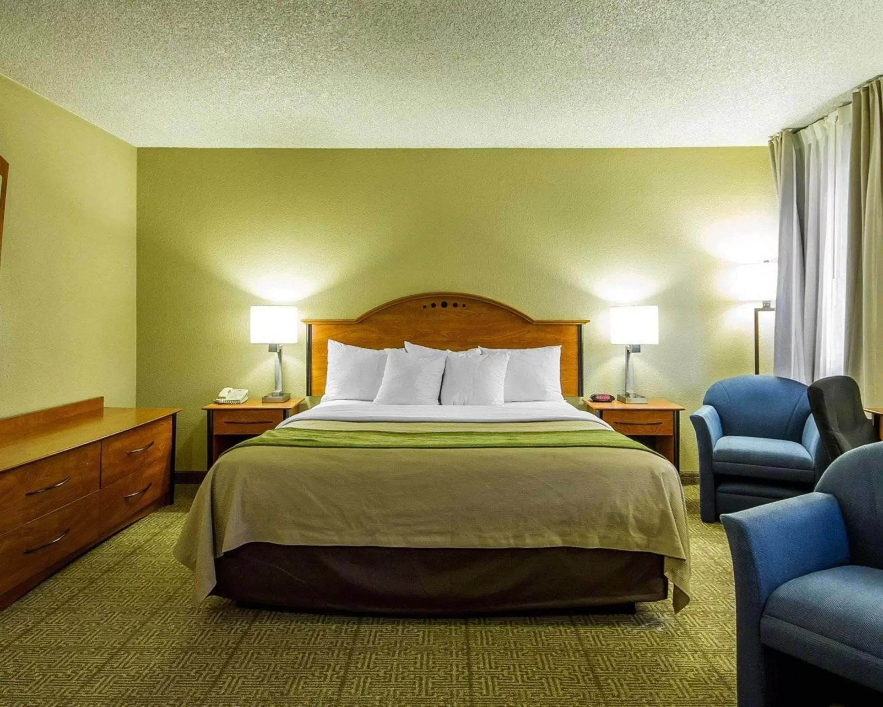 Photo of the whole room, Bed in Comfort Inn Modesto