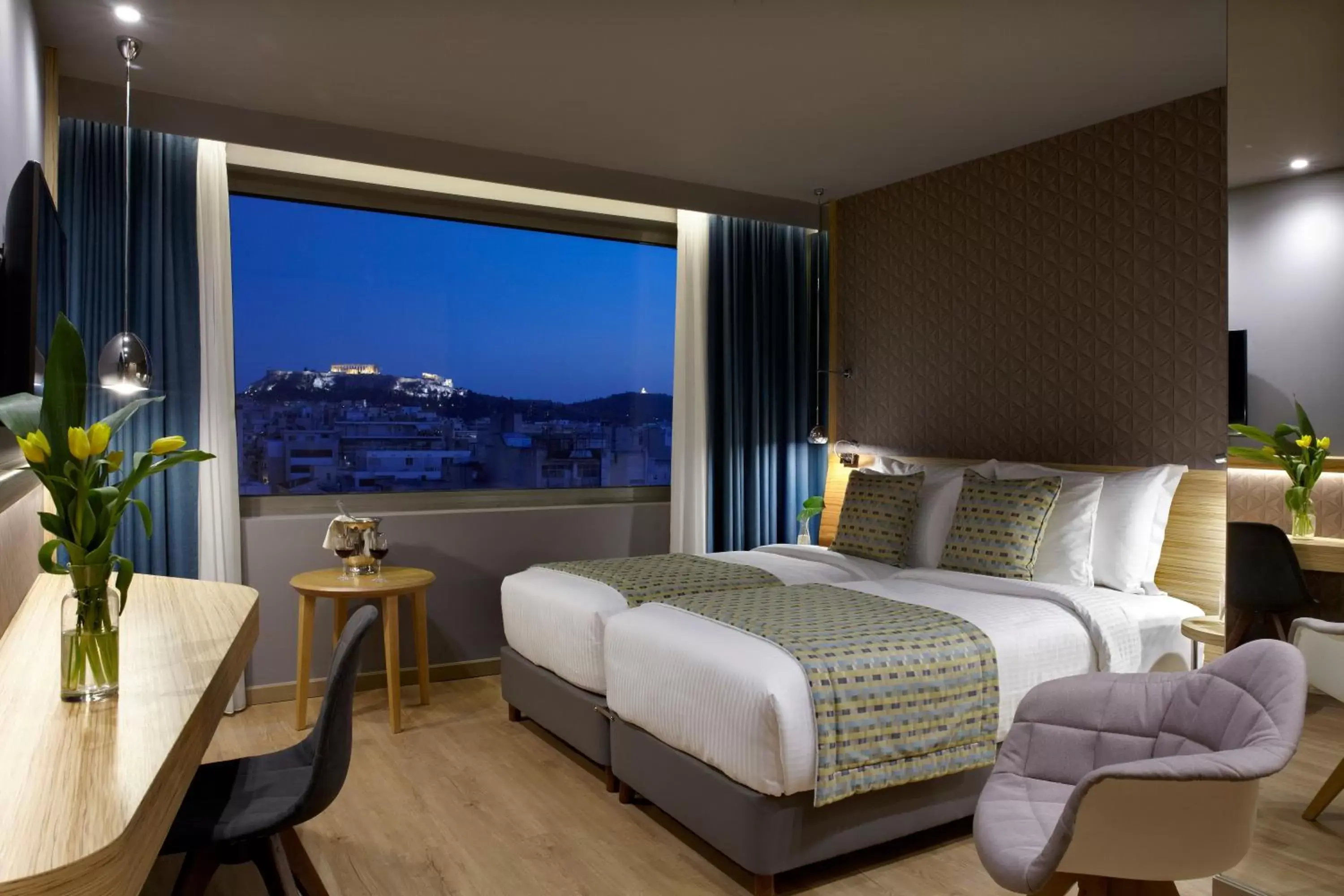 Bed in Wyndham Grand Athens