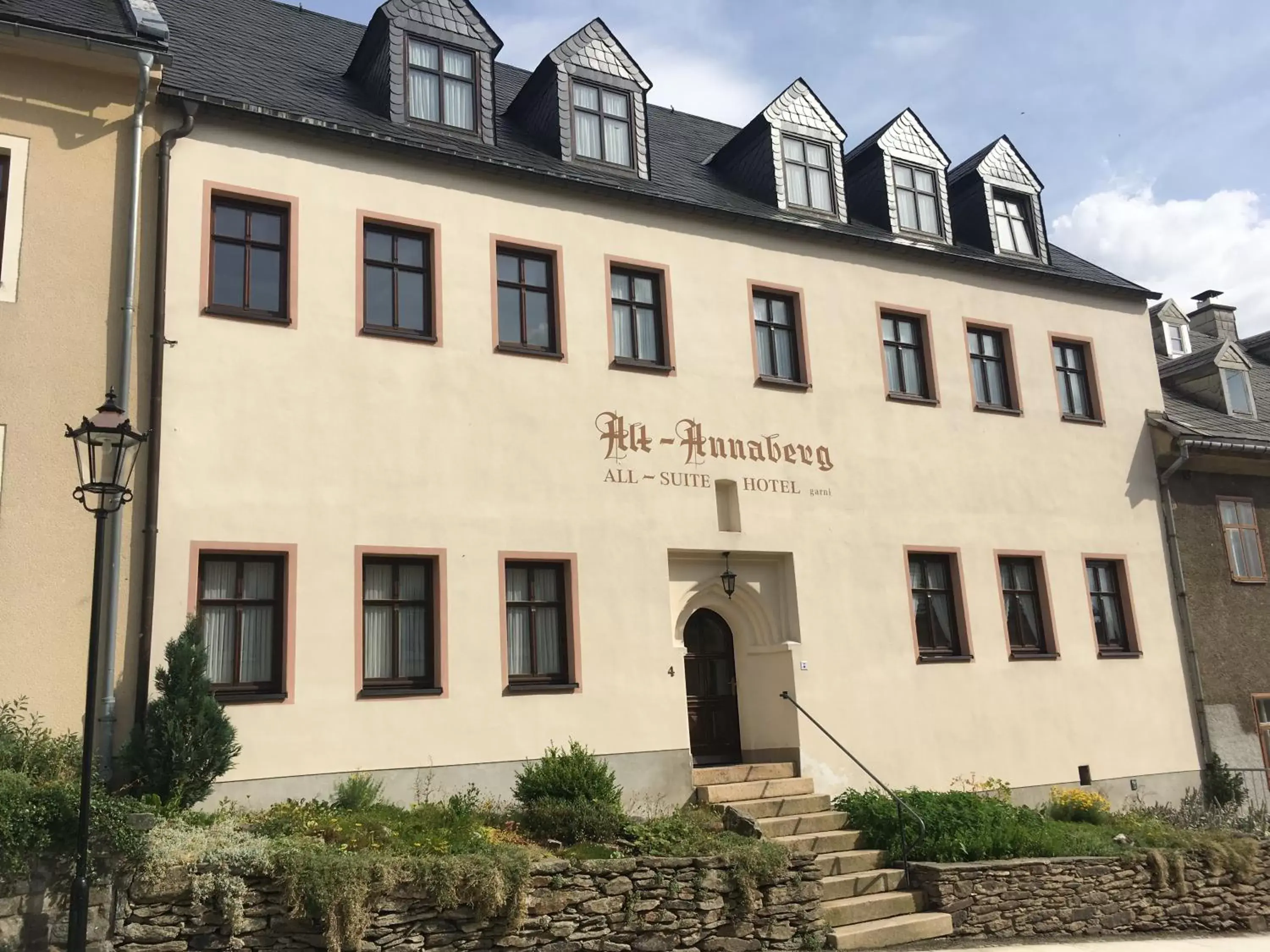 Facade/entrance, Property Building in Hotel Alt Annaberg