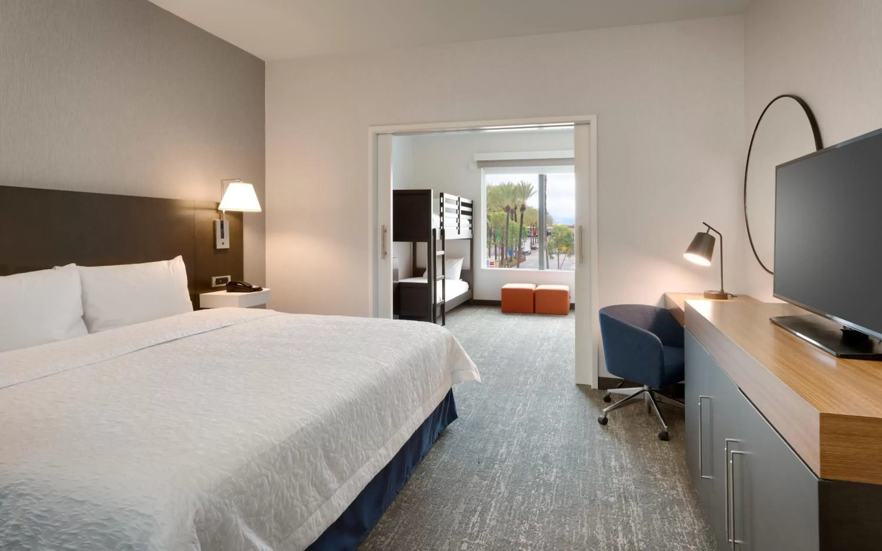 Bed in Hampton Inn & Suites Anaheim Resort Convention Center