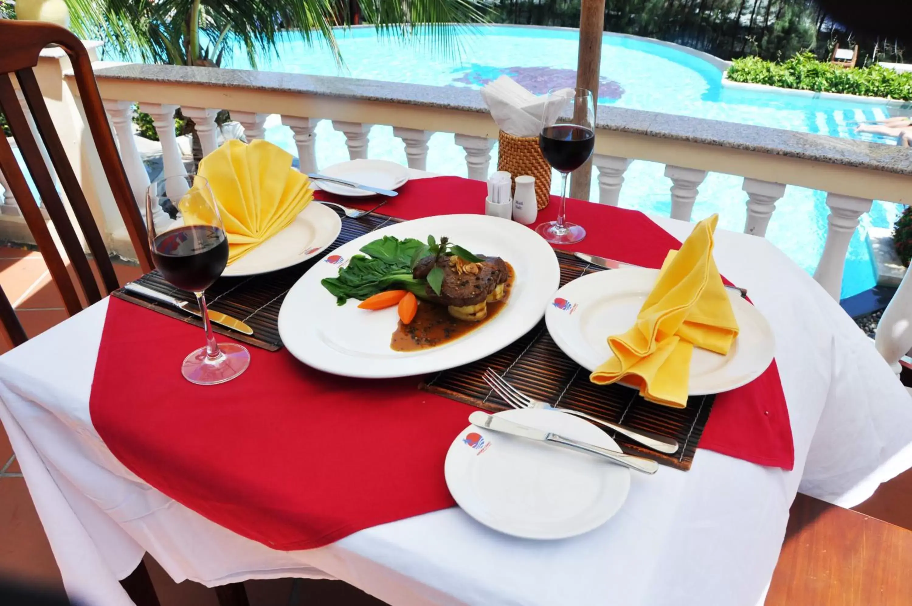 Restaurant/places to eat in Golden Coast Resort & Spa