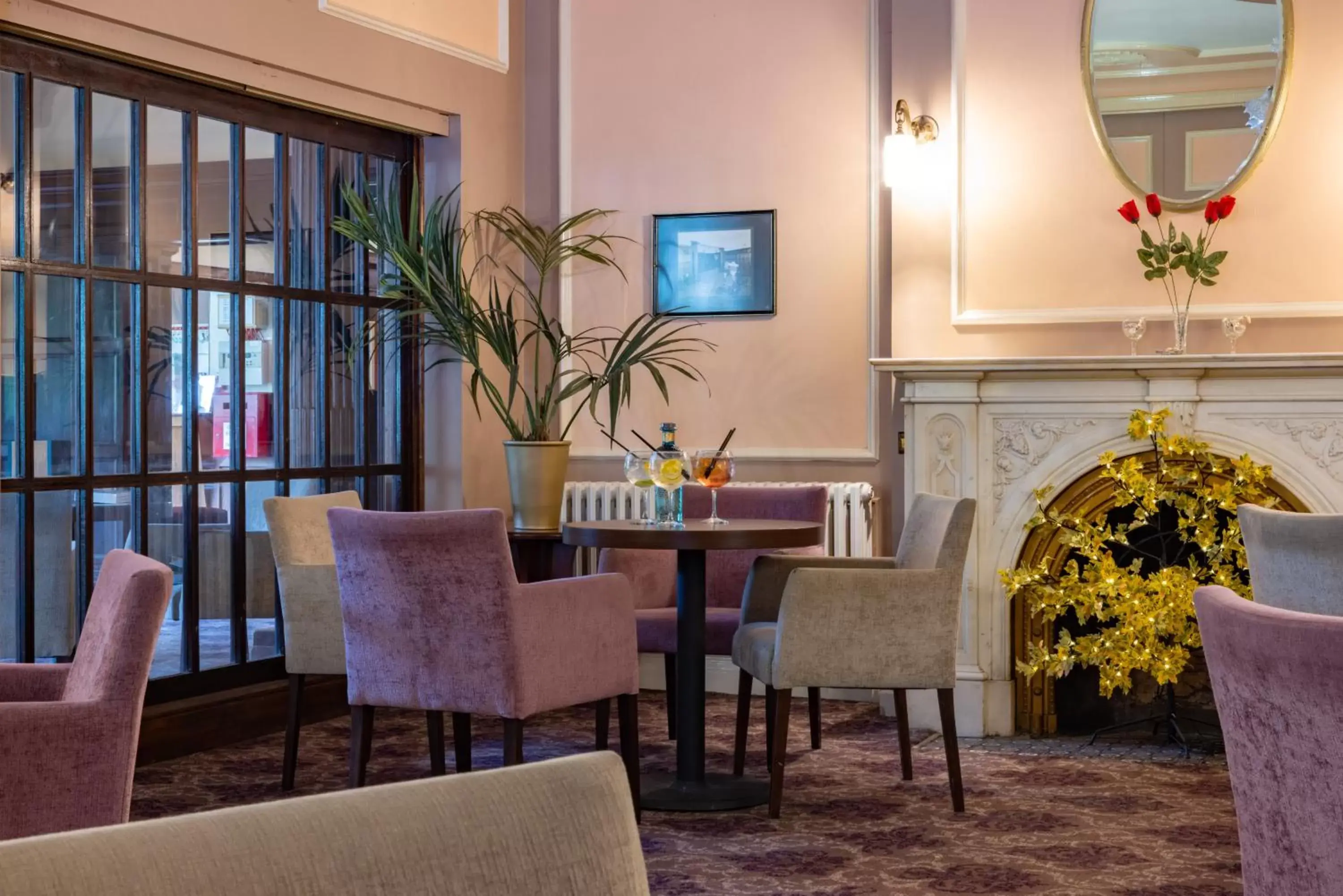 Lounge or bar, Restaurant/Places to Eat in The Broadway Park Hotel