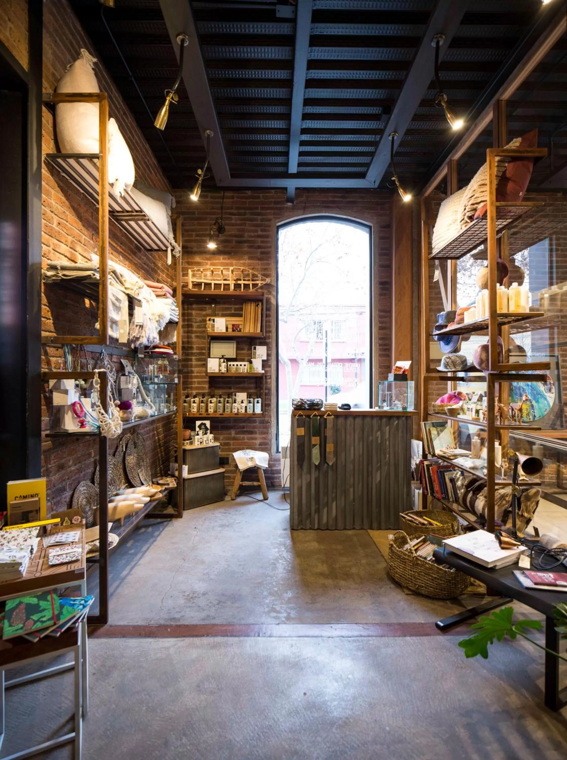 On-site shops in Maison Italia 1029