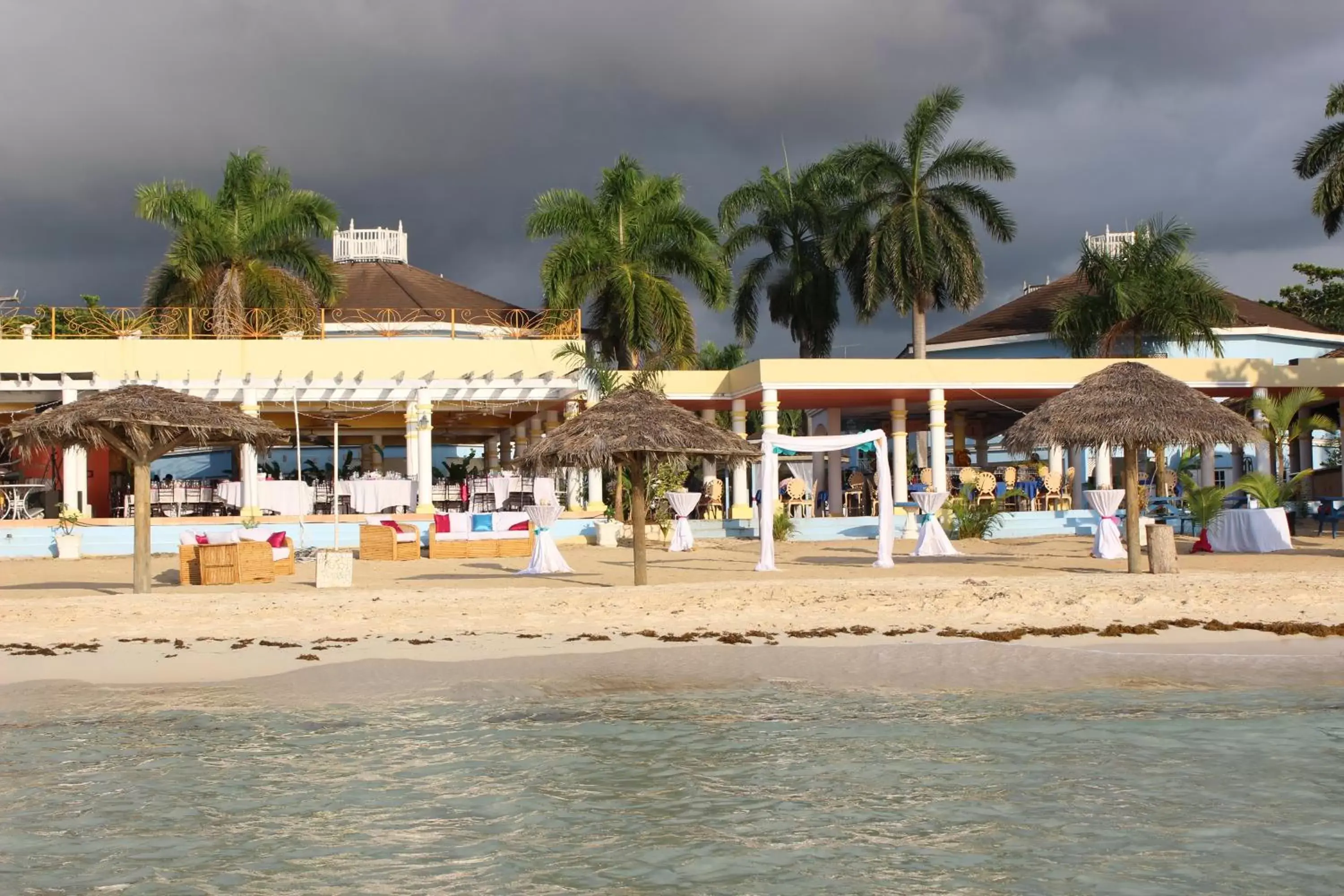 Spa and wellness centre/facilities, Beach in Beachcomber Club Resort