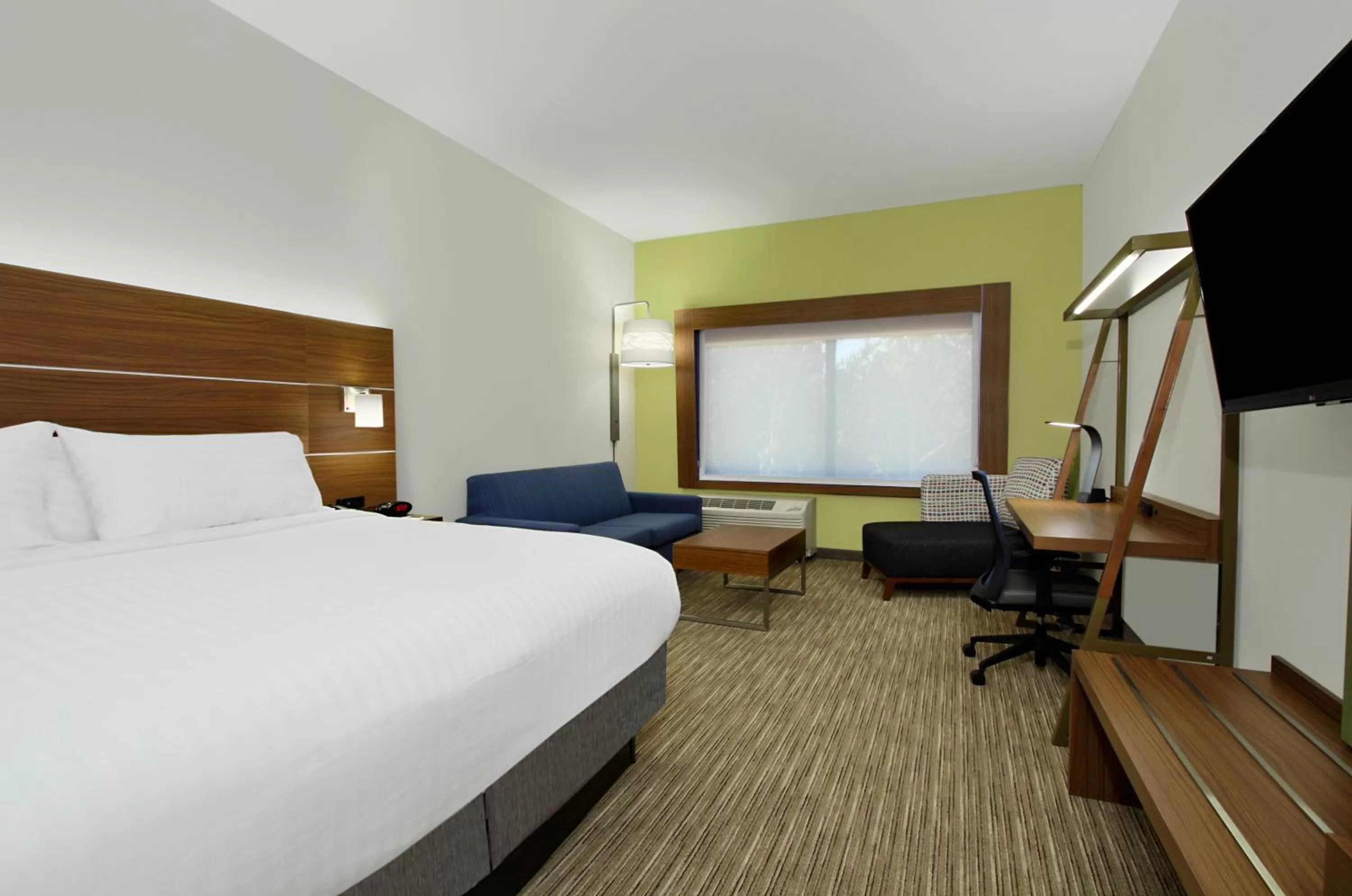 Photo of the whole room, Bed in Holiday Inn Express Jasper by IHG