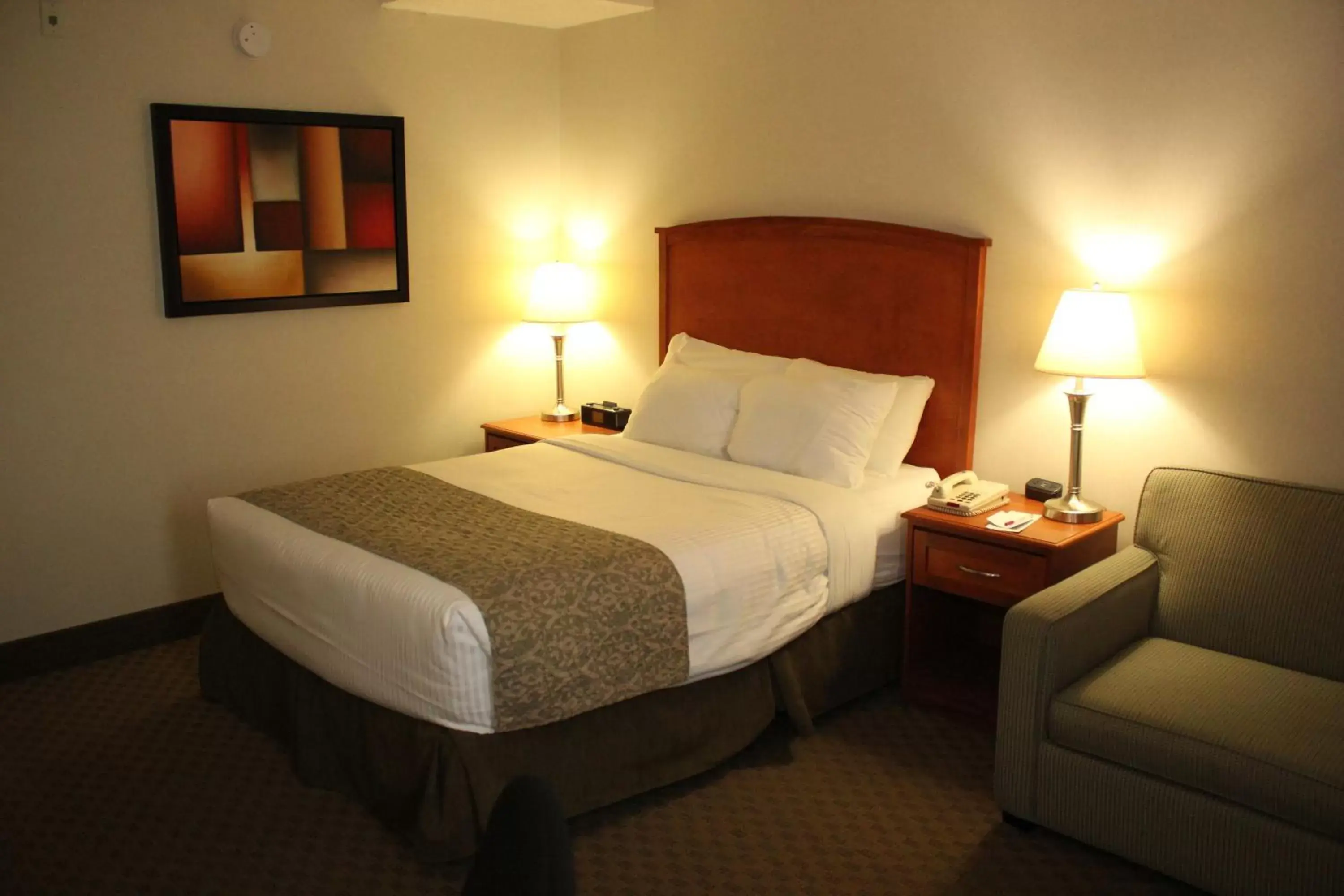 Photo of the whole room, Bed in Ramada by Wyndham Edmonton South