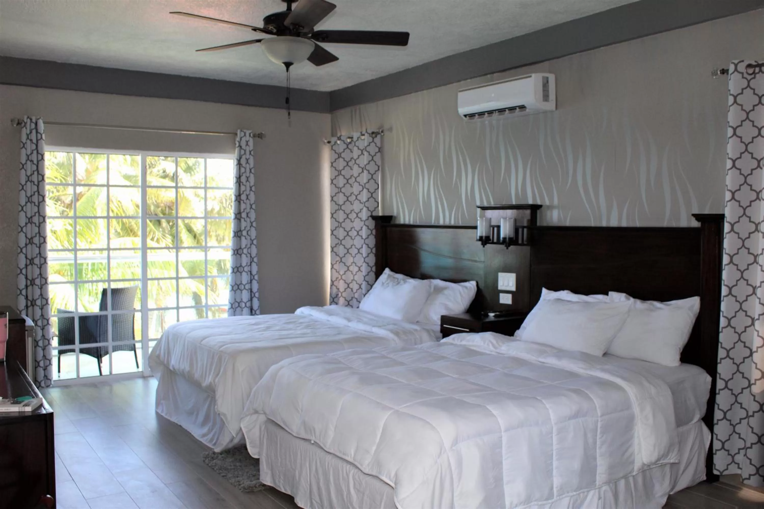 Bed in Barefoot Caye Caulker Hotel