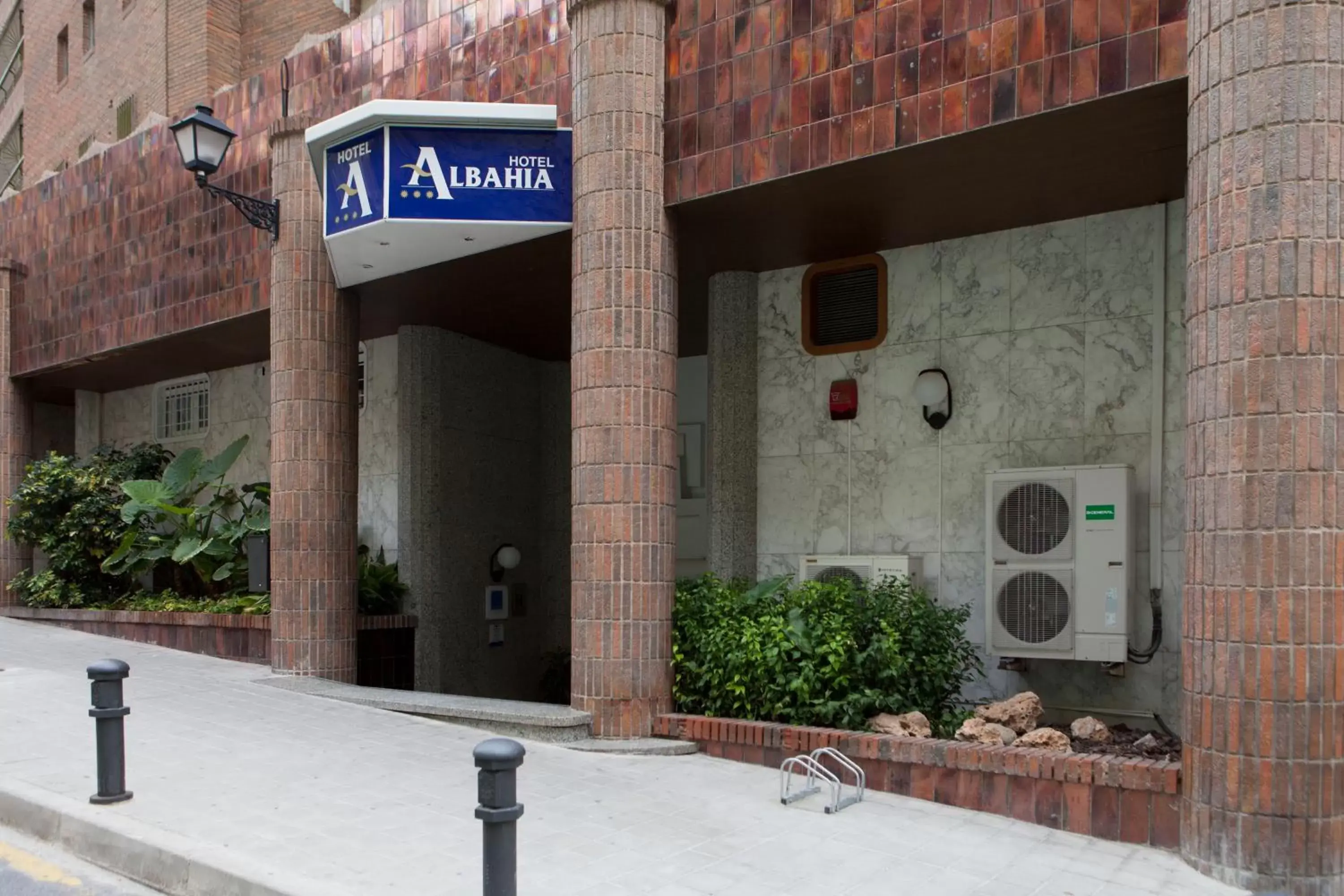 Facade/entrance in Hotel Albahia Alicante