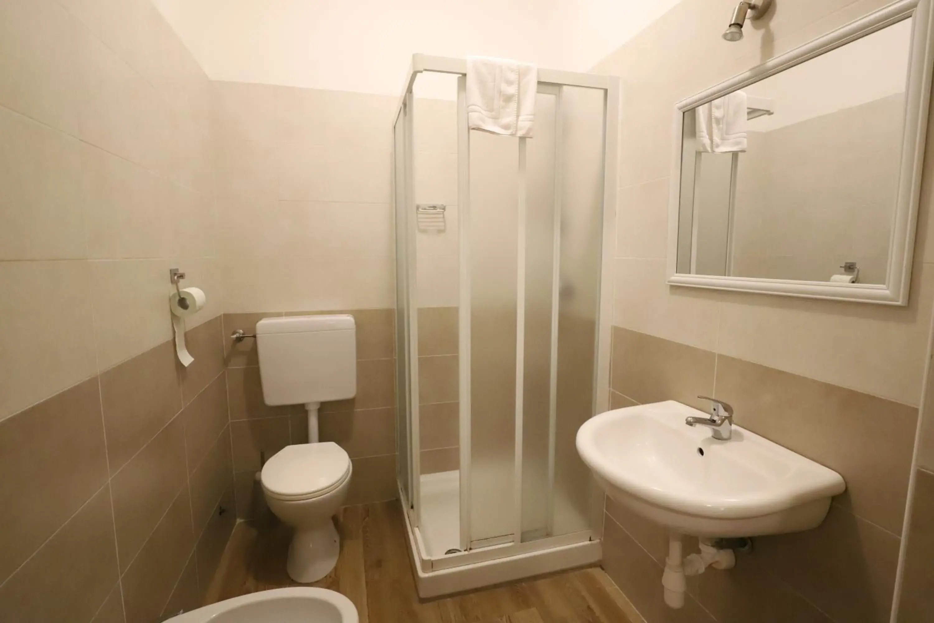 Bathroom in Golden Milano Hotel