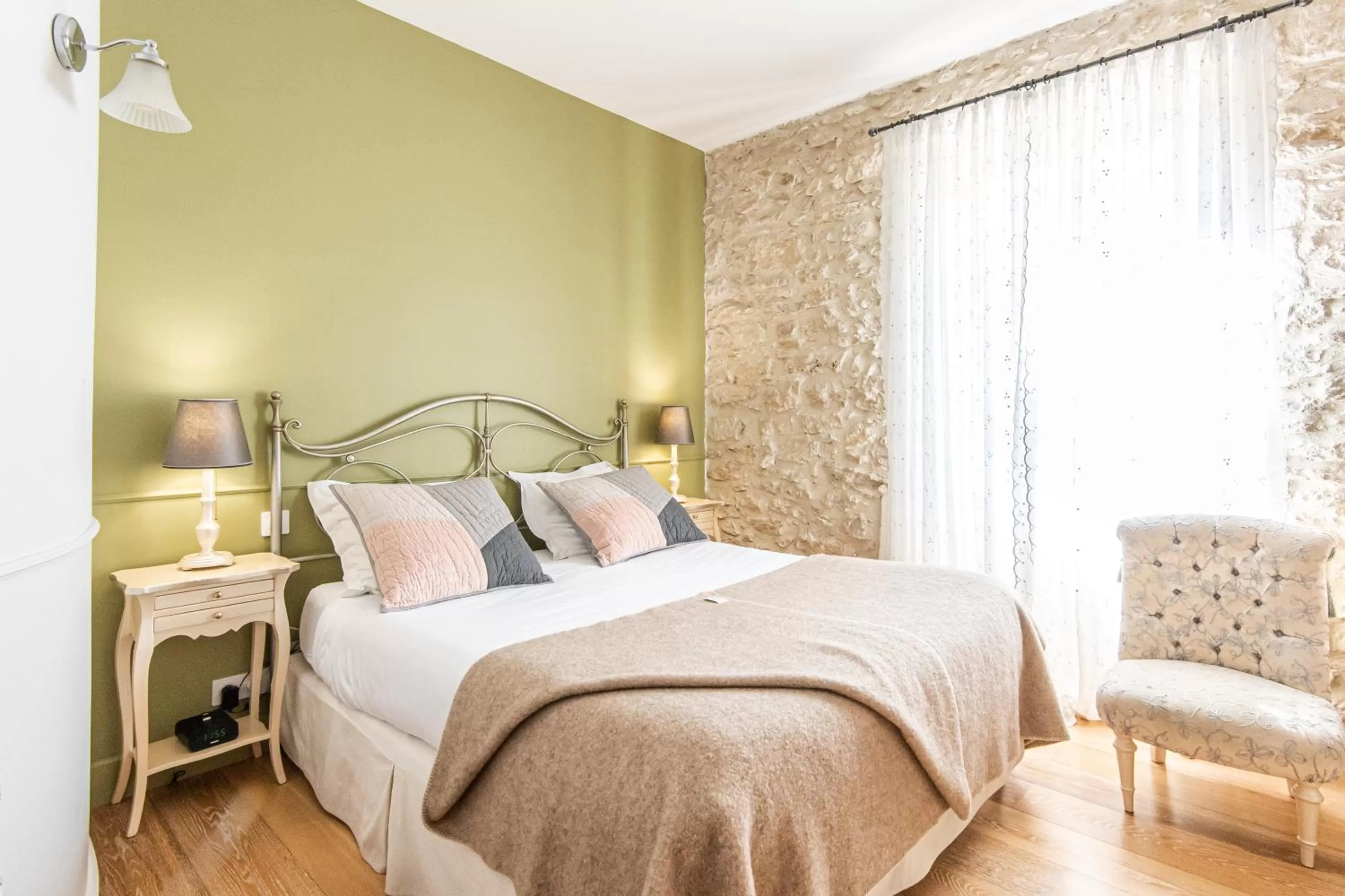 Property building, Bed in Hôtel Mas Valentine