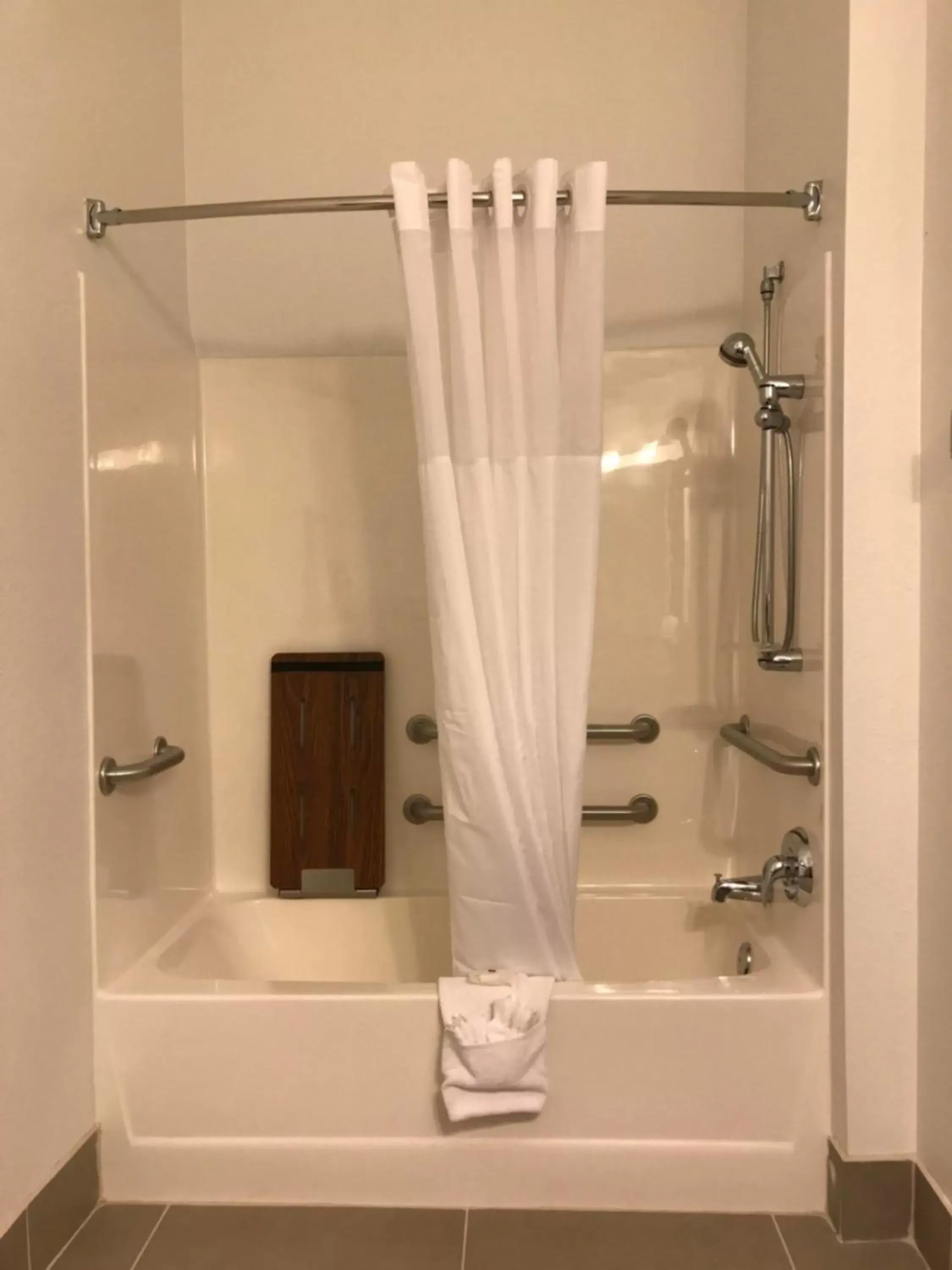 Shower, Bathroom in Country Inn & Suites by Radisson, Fond du Lac, WI