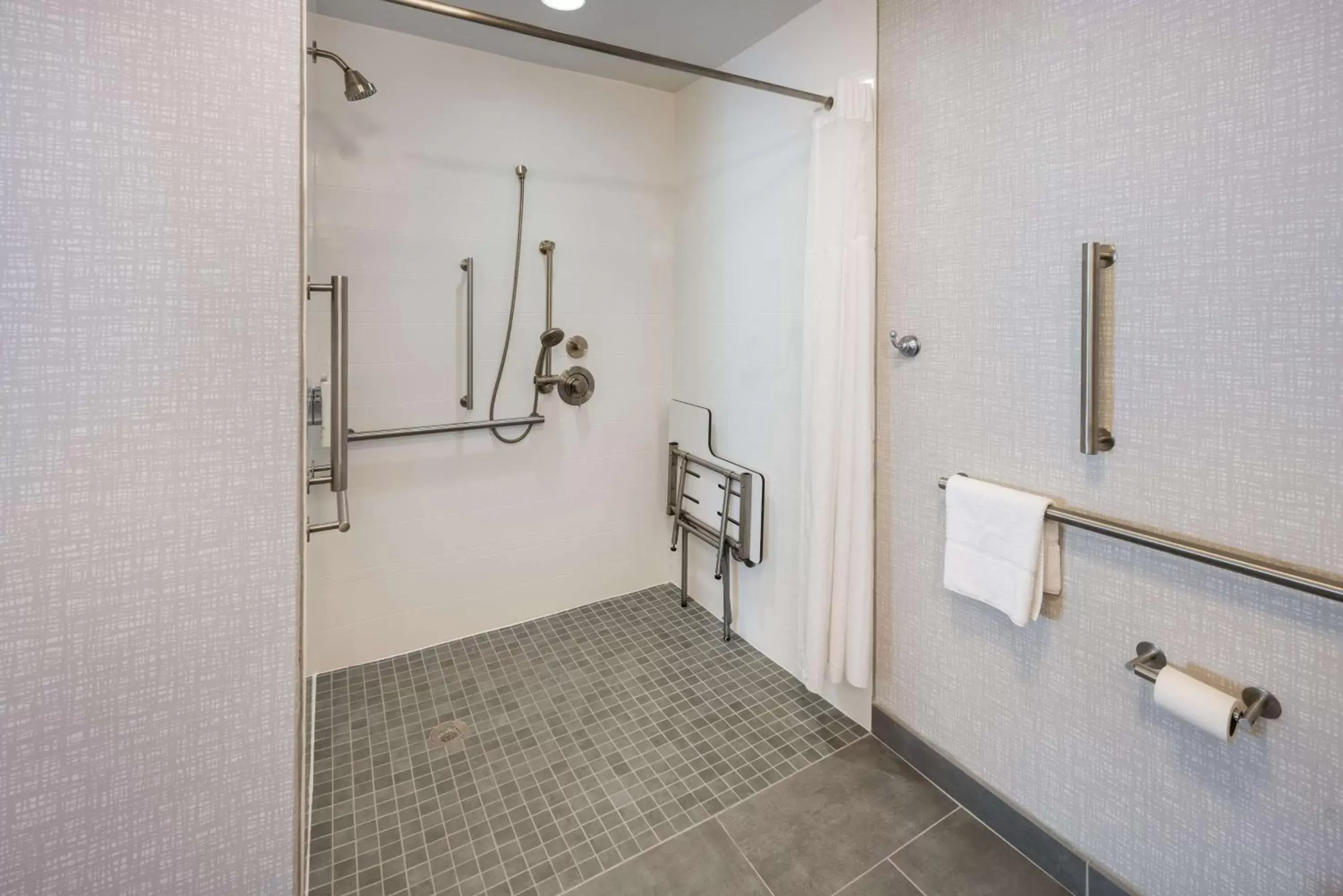 Bathroom in Hampton Inn and Suites Fredericksburg