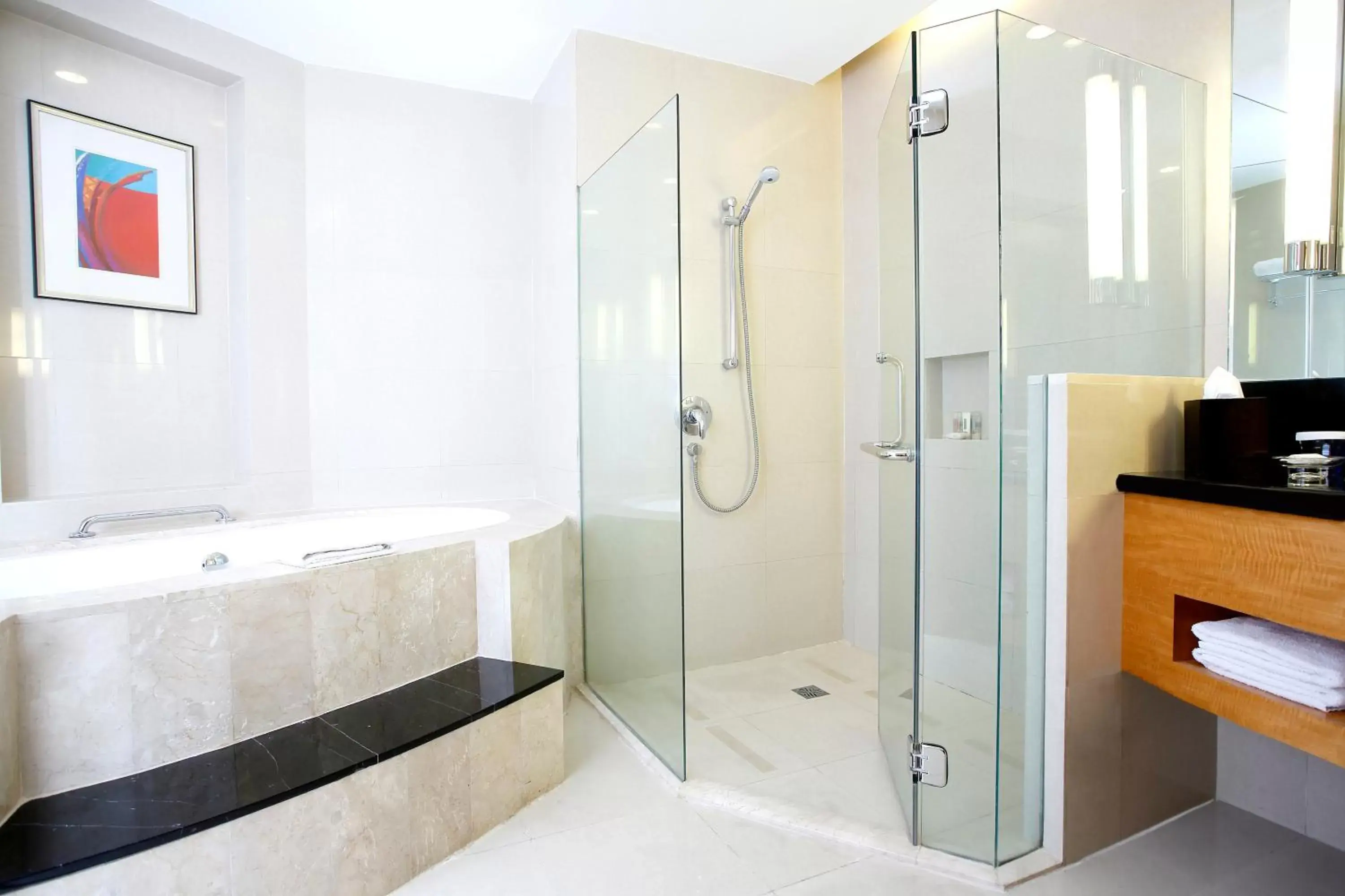 Shower, Bathroom in Crowne Plaza Manila Galleria, an IHG Hotel