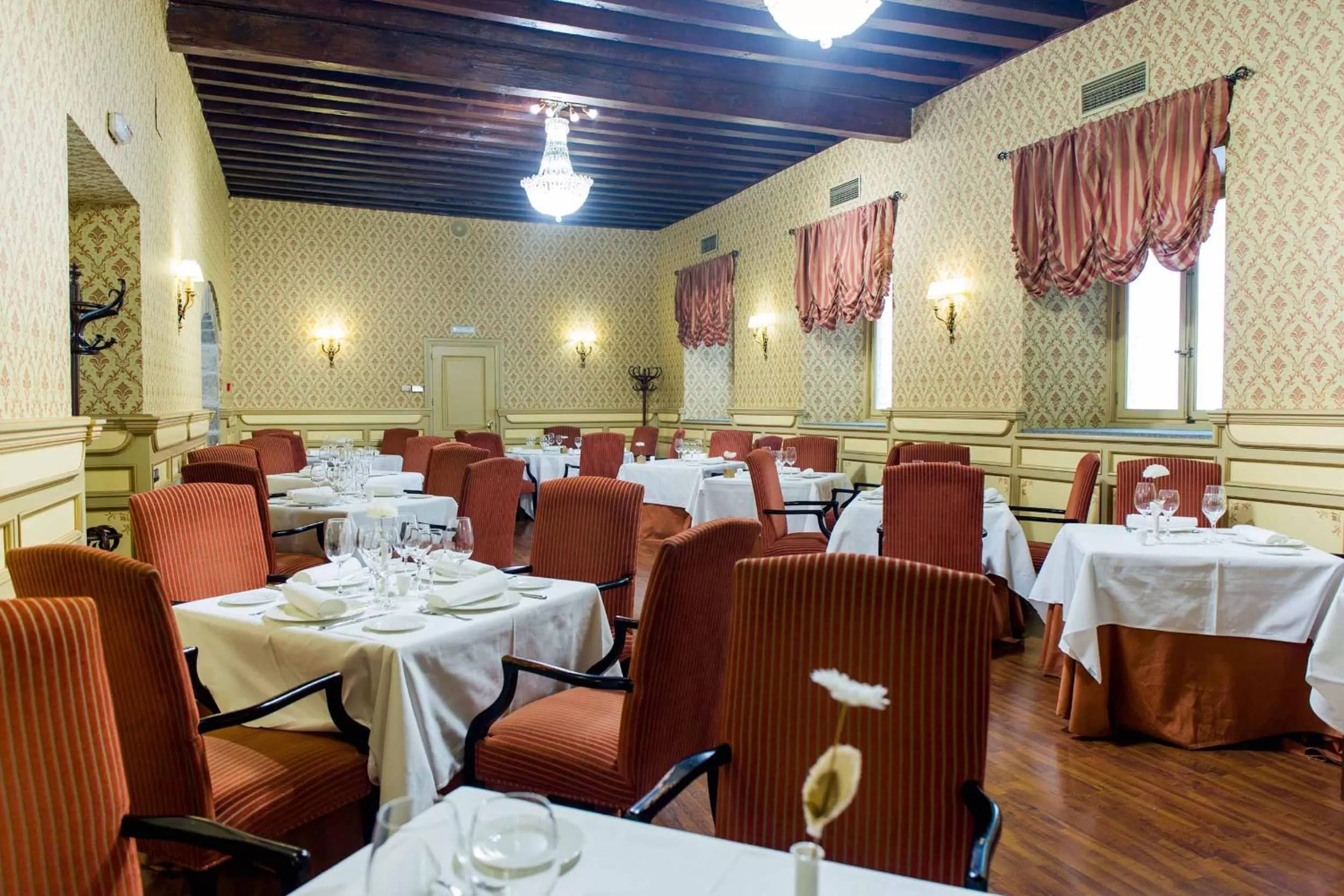 Restaurant/places to eat in Palacio de los Velada