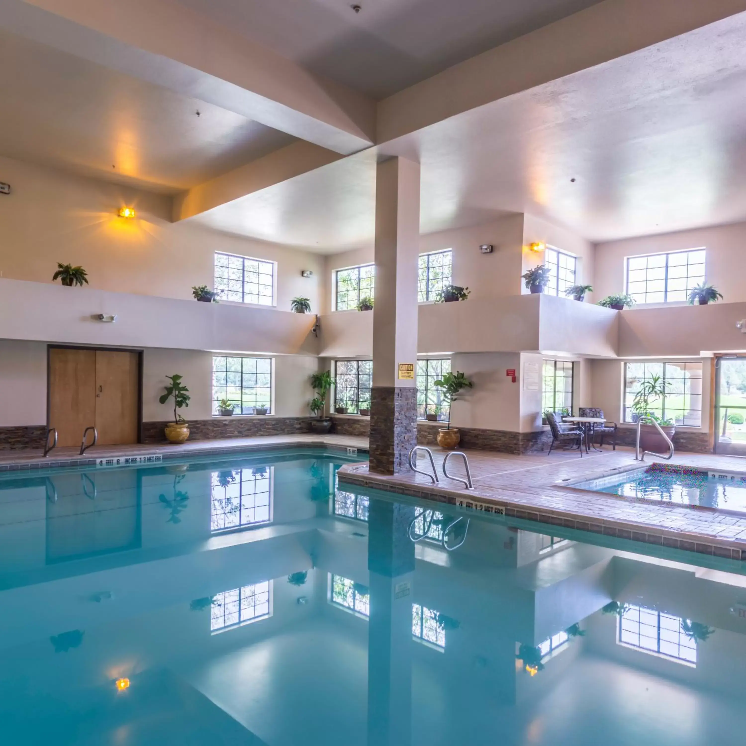 Hot Tub in MCM Elegante Lodge & Resorts