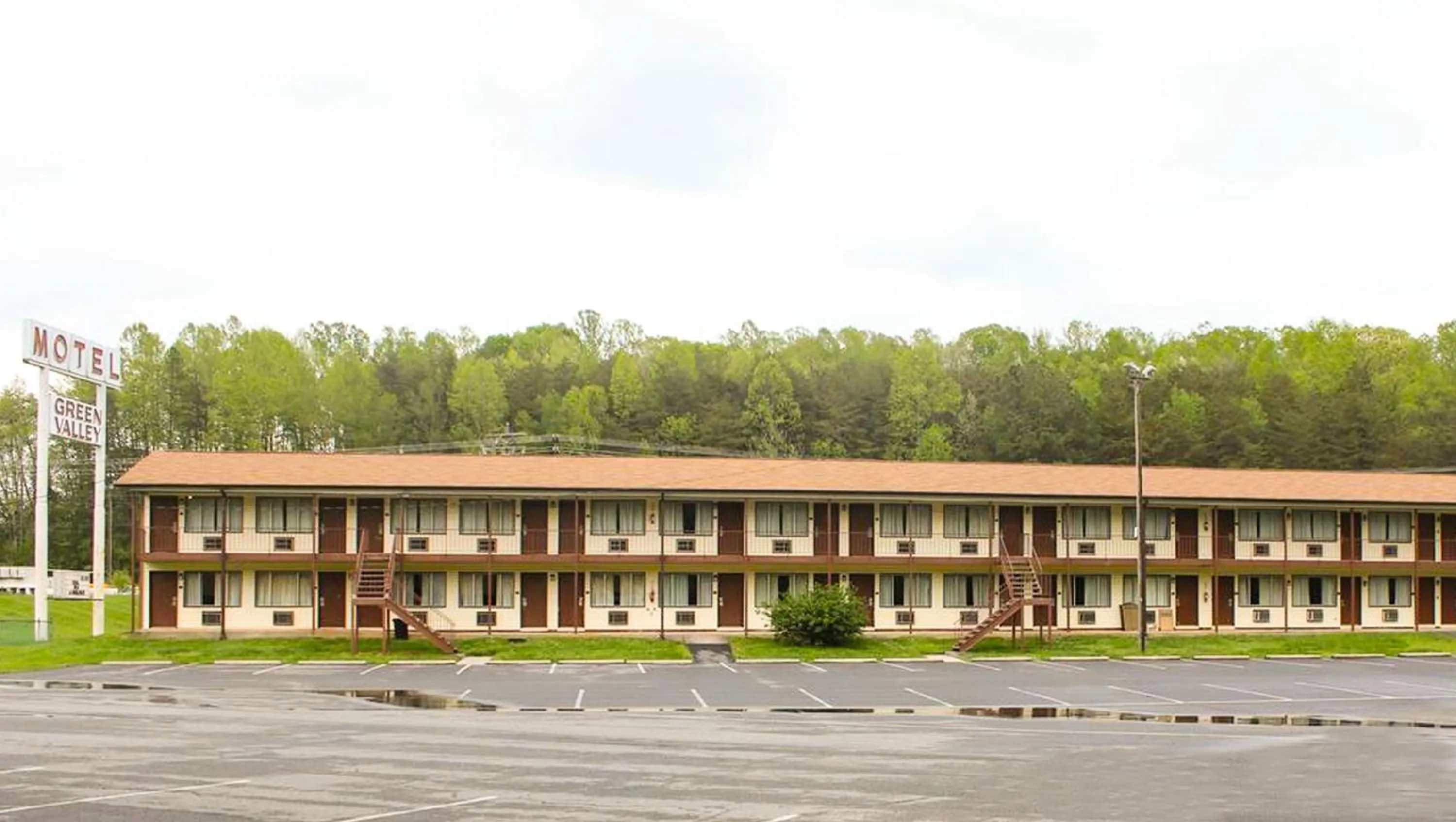 Property building in Green Valley Motel Winston Salem