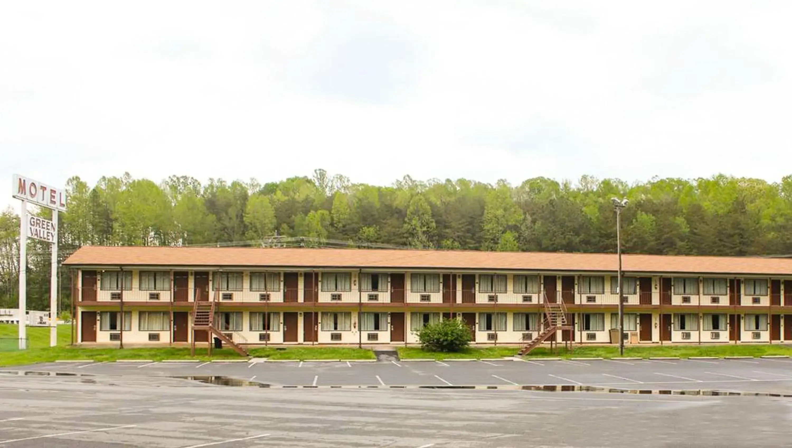 Property Building in Green Valley Motel Winston Salem