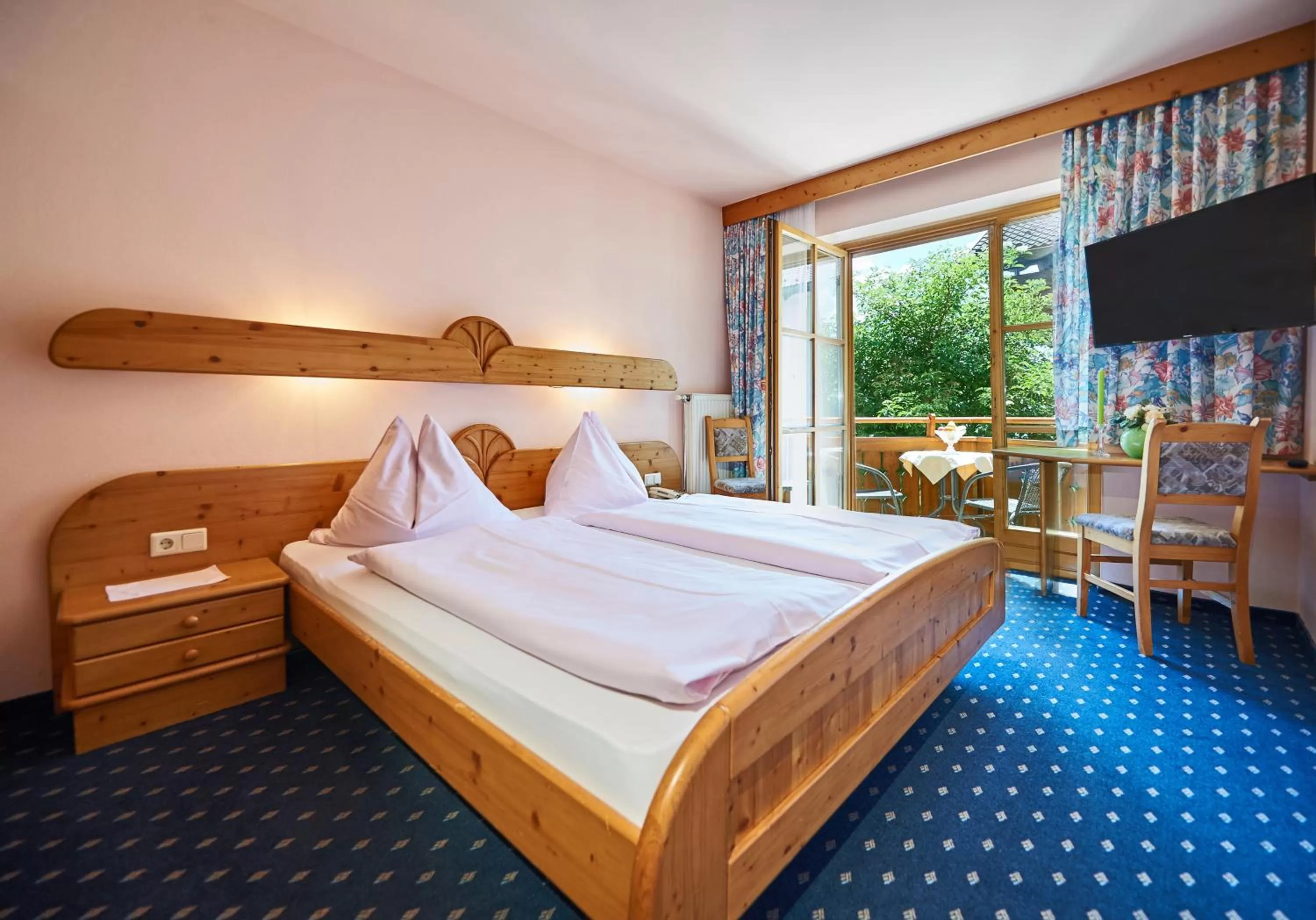 Photo of the whole room, Bed in Hotel-Restaurant Schwaiger***