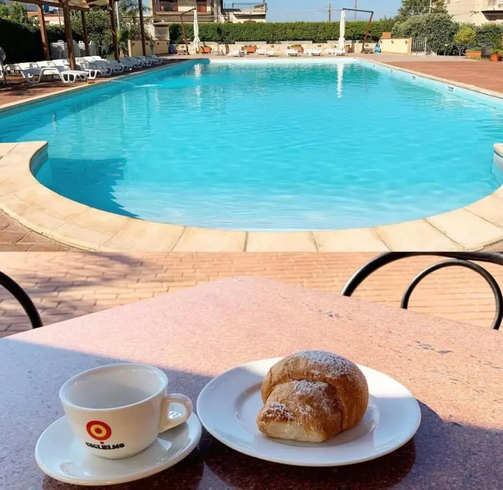Lounge or bar, Swimming Pool in Villaggio Magna Grecia