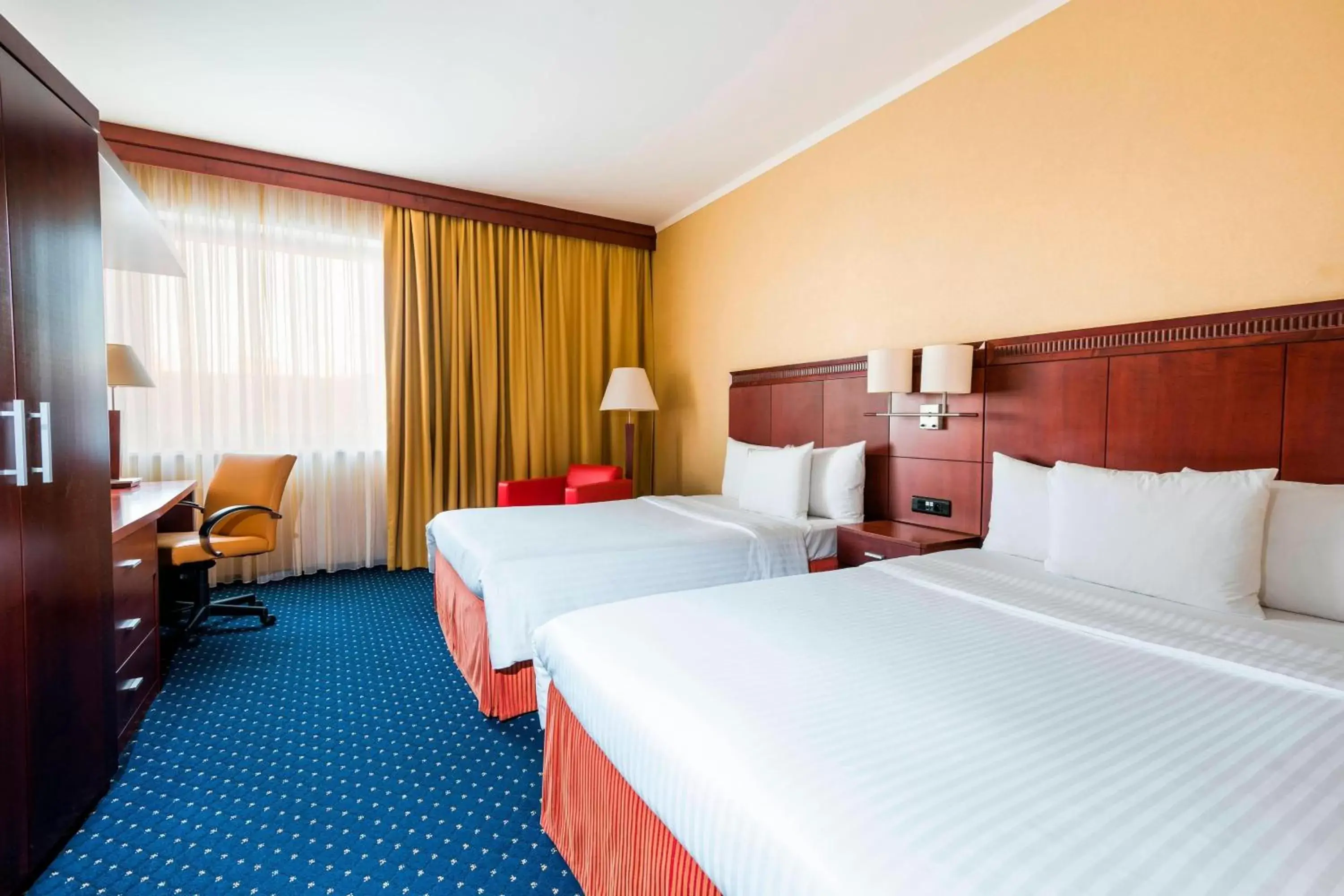 Photo of the whole room, Bed in Courtyard by Marriott Prague City