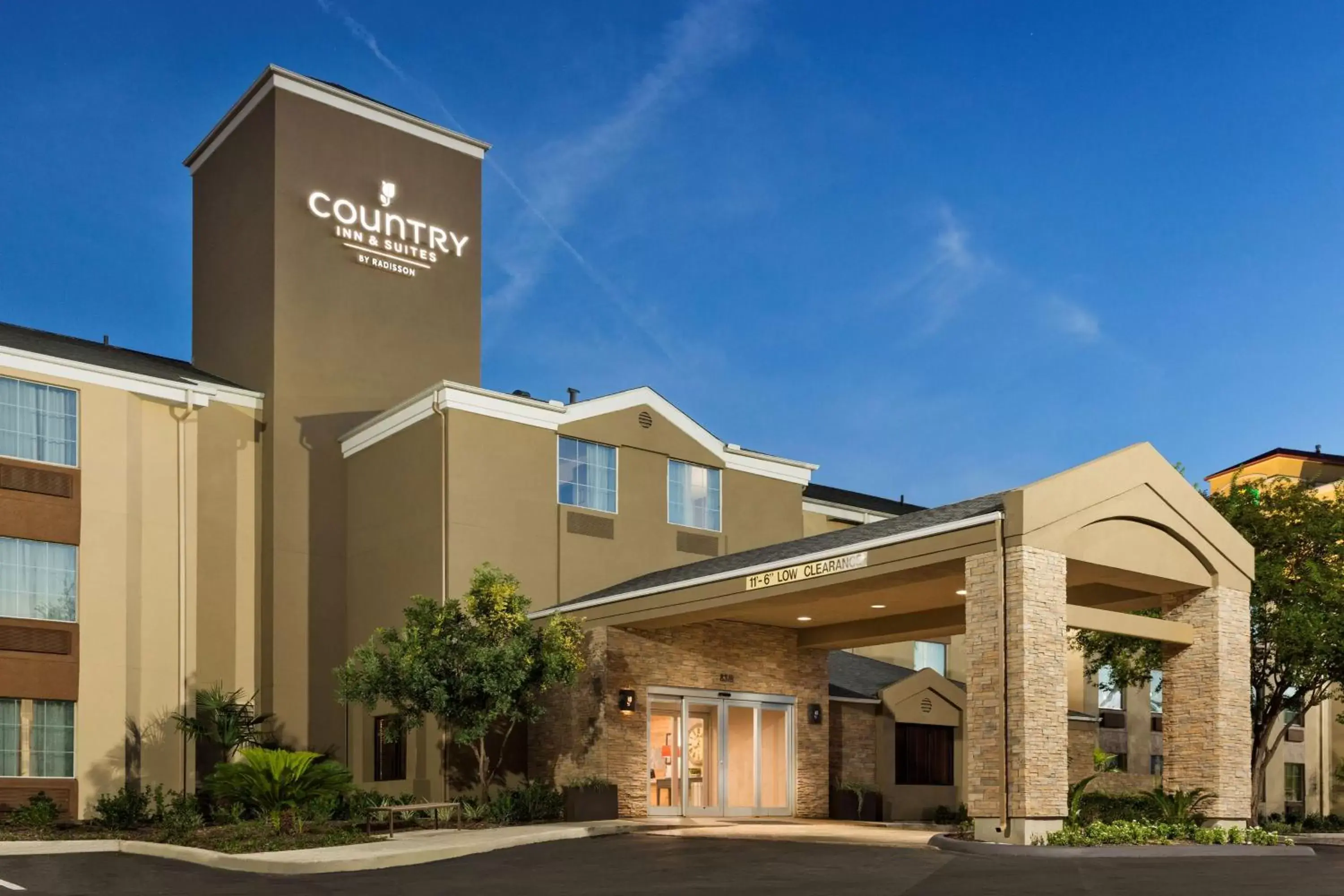 Property building in Country Inn & Suites by Radisson, San Antonio Medical Center, TX
