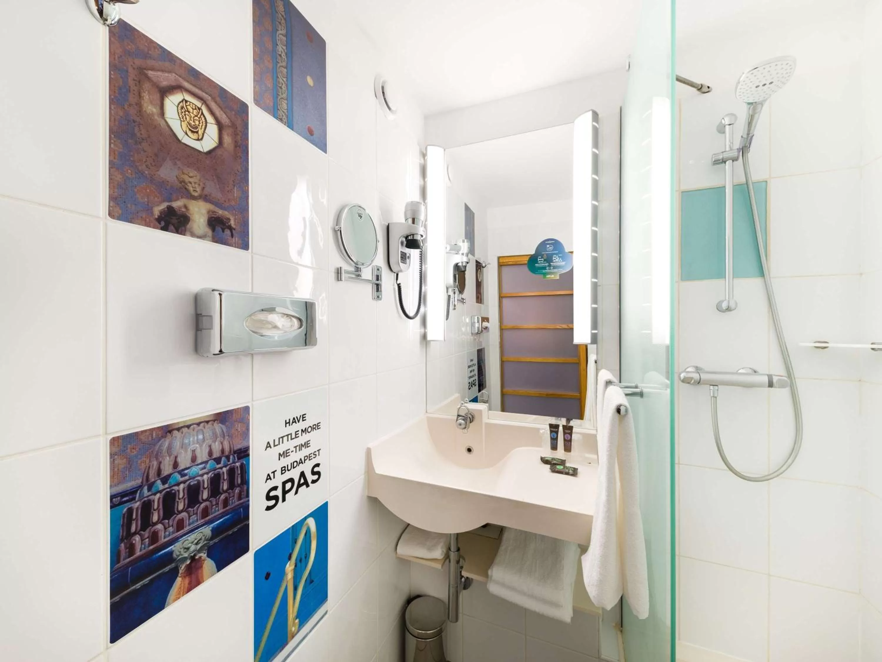 Accessible standard Room with One Double Bed and One Sofa in Novotel Budapest City