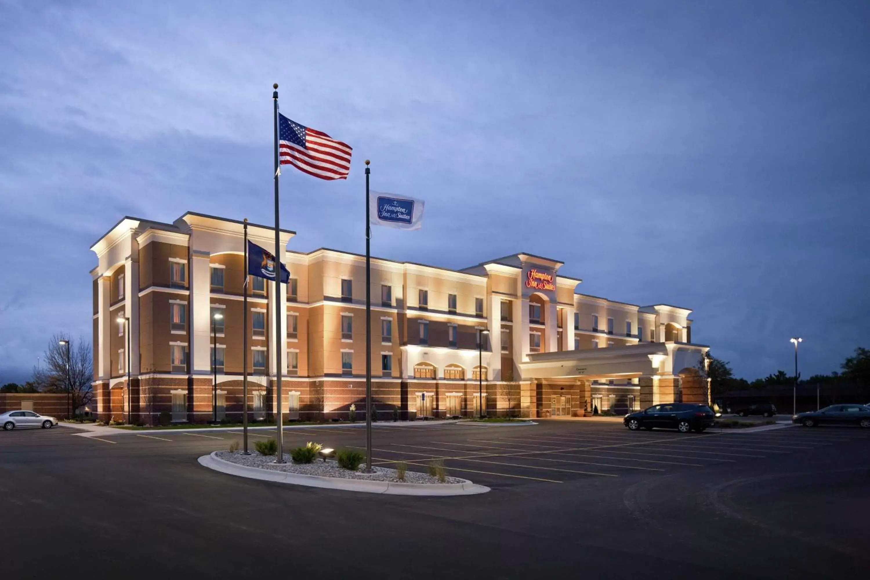 Property Building in Hampton Inn & Suites Saginaw