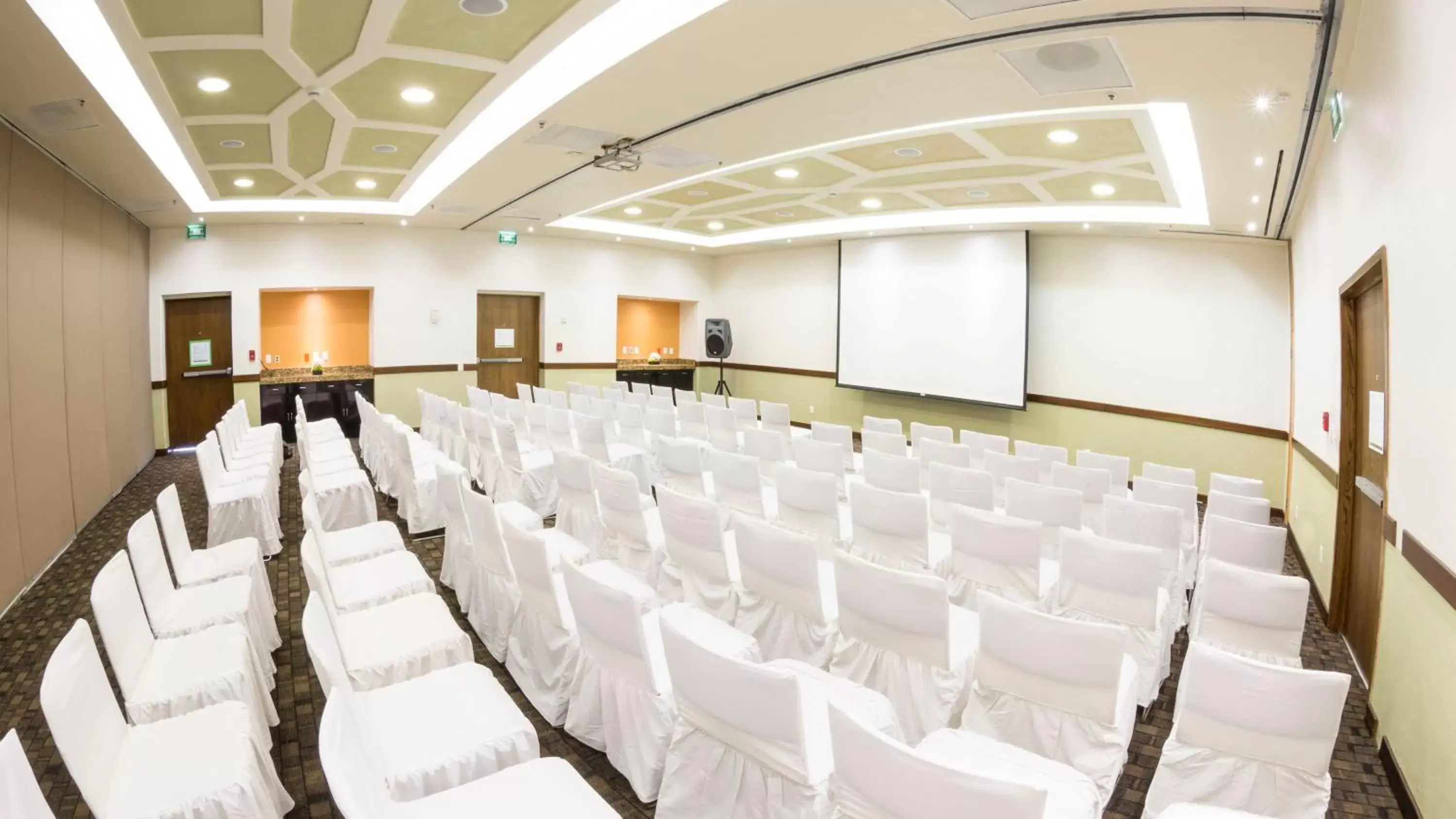 Meeting/conference room in Holiday Inn Orizaba, an IHG Hotel