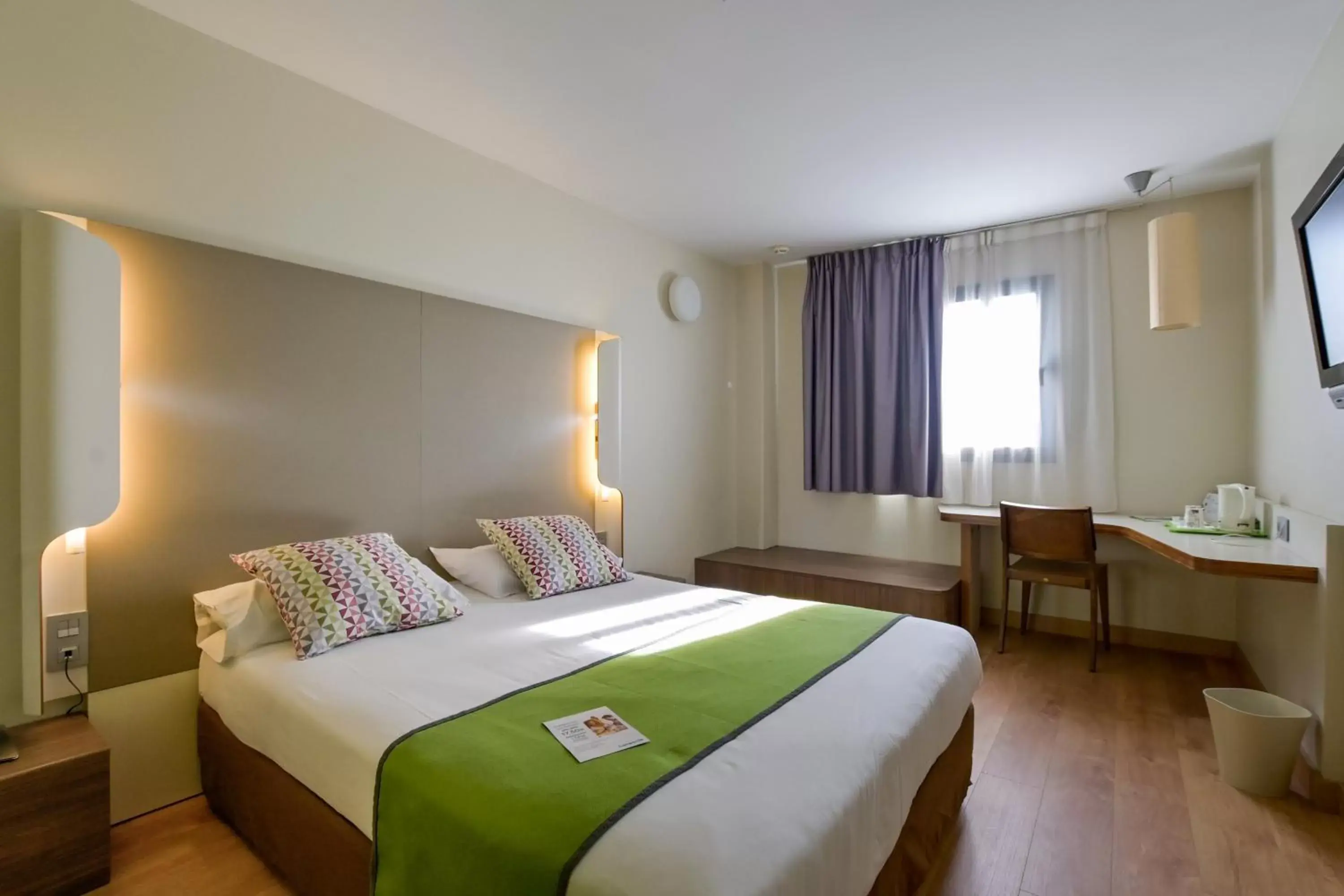 Photo of the whole room, Bed in Campanile Málaga Airport