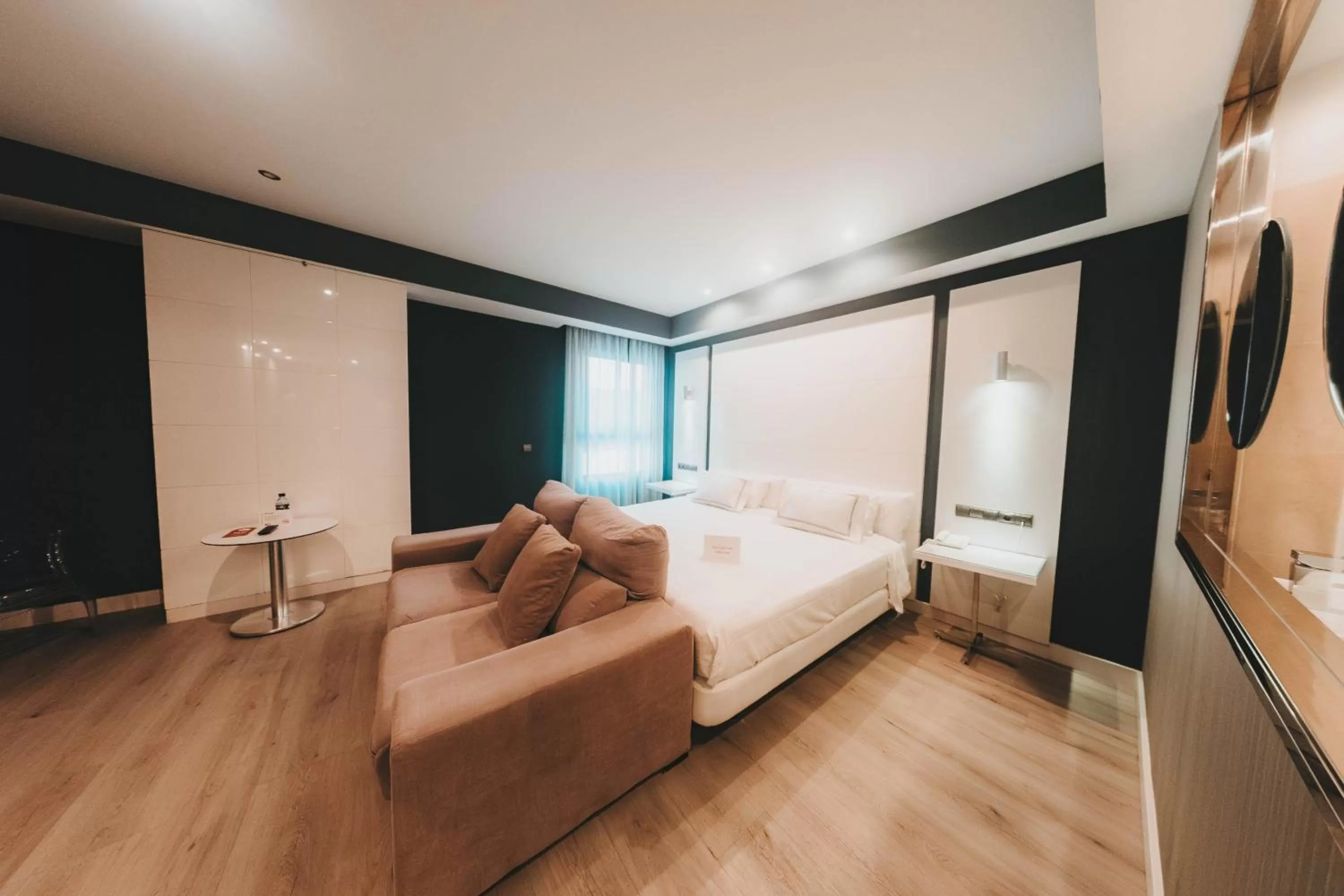 Bed in Hotel Málaga Nostrum Airport