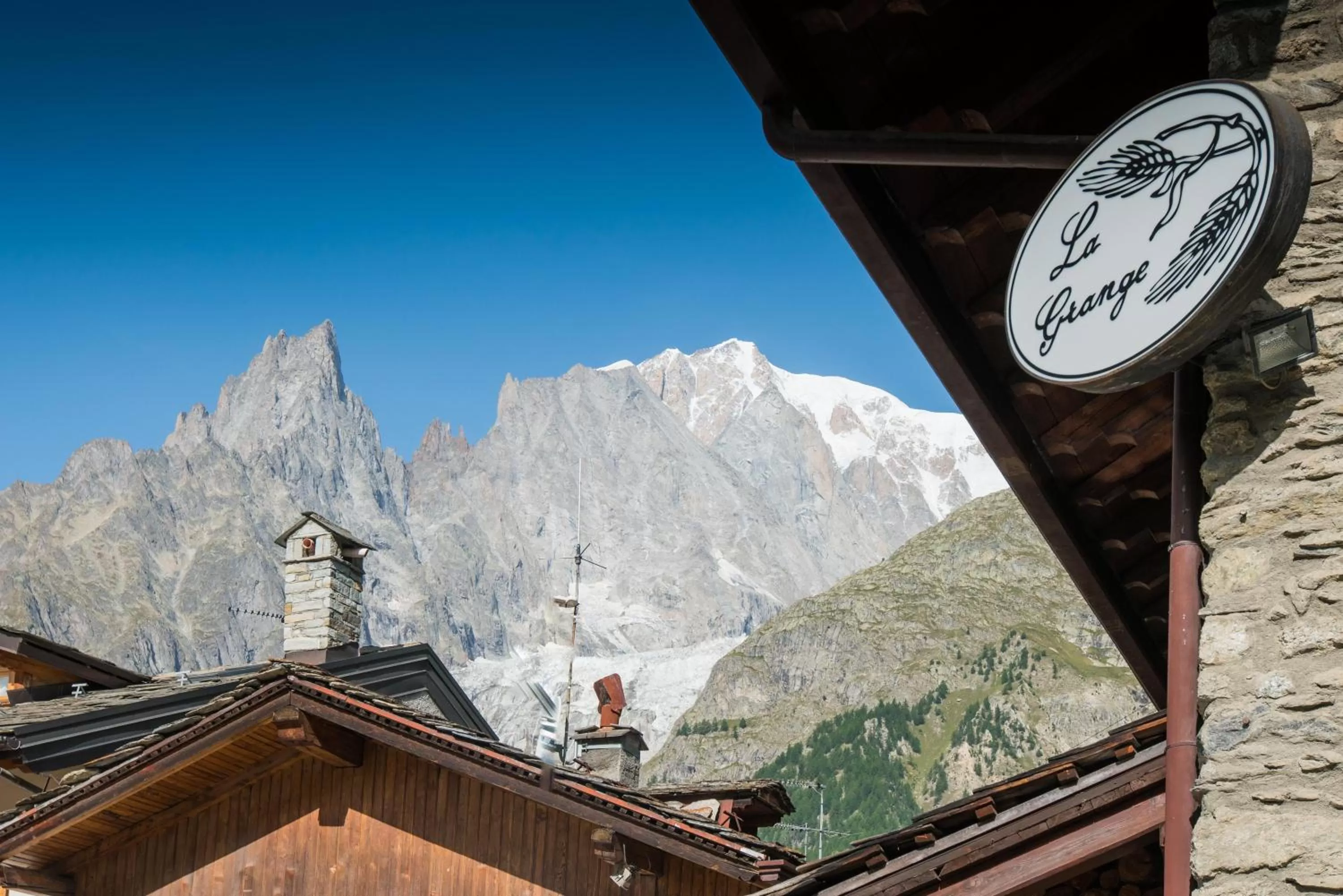 Photo of the whole room in Hotel La Grange - Animal Chic Hotel