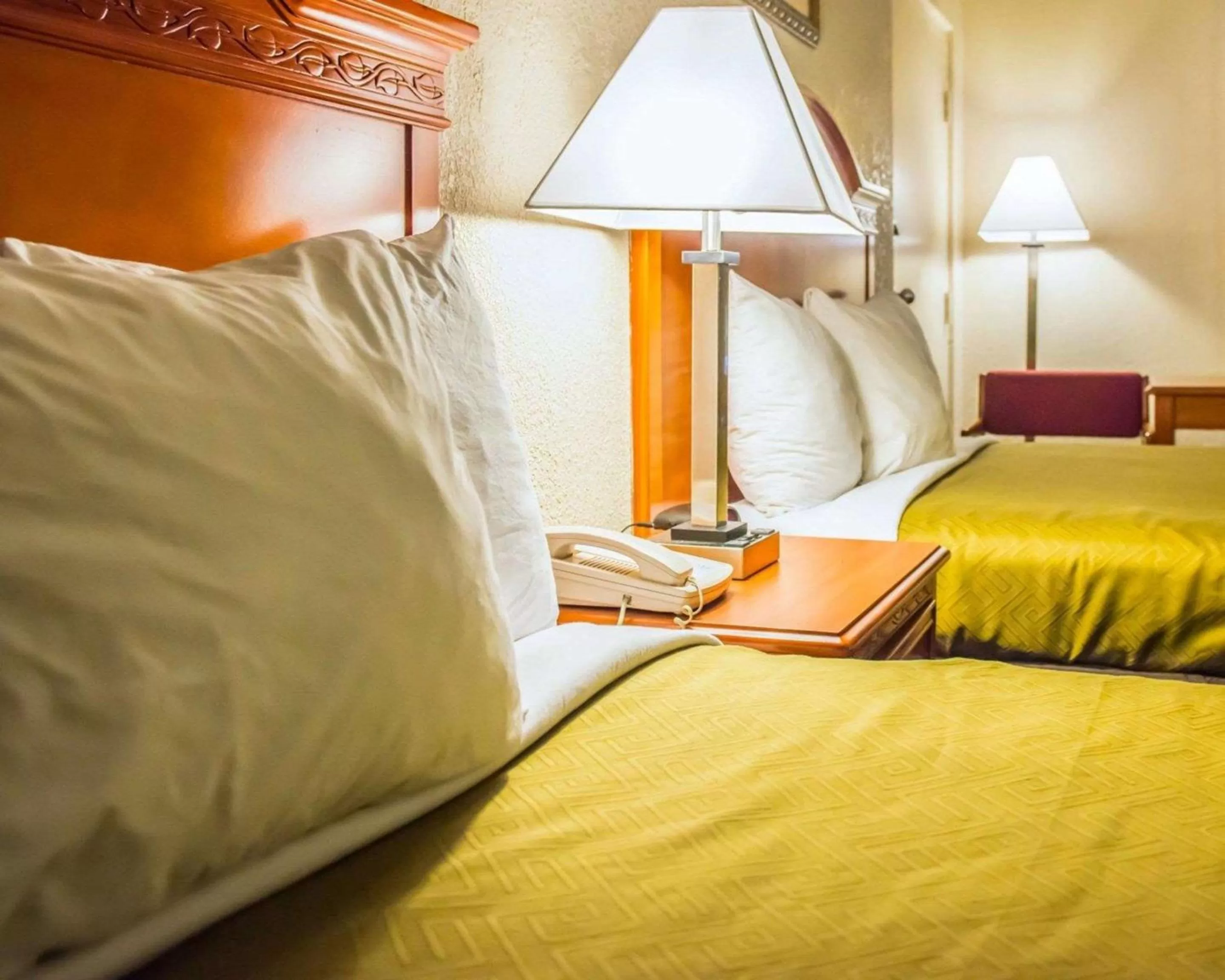 Photo of the whole room, Bed in Econo Lodge Panama City St Andrews