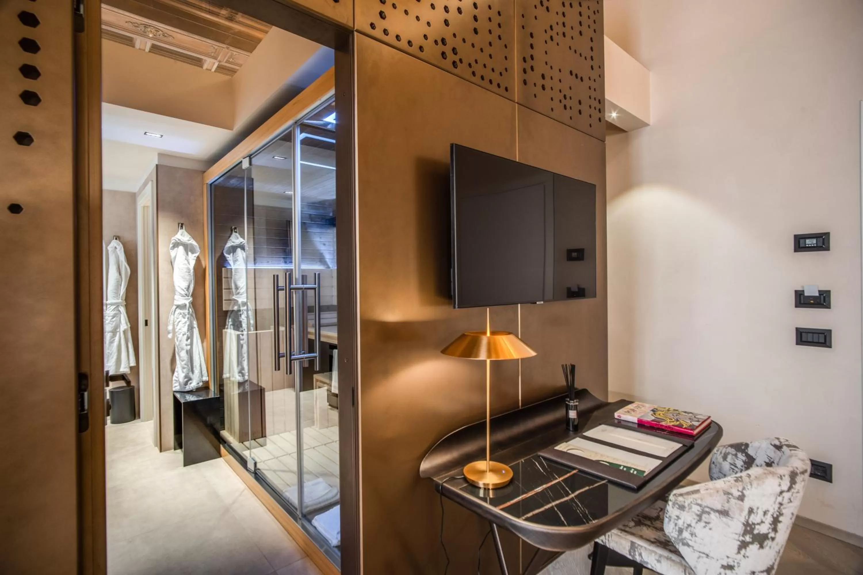 TV and multimedia, Bed in Martius Private Suites Hotel