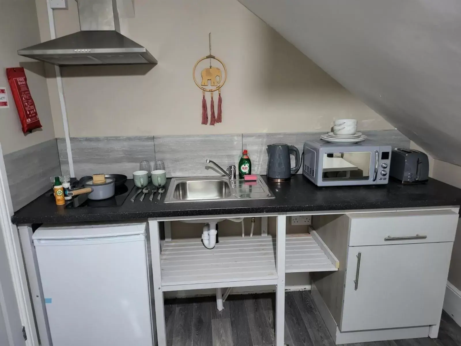 Coffee/tea facilities, Kitchen/Kitchenette in Easy Living Nottingham - Burns Street