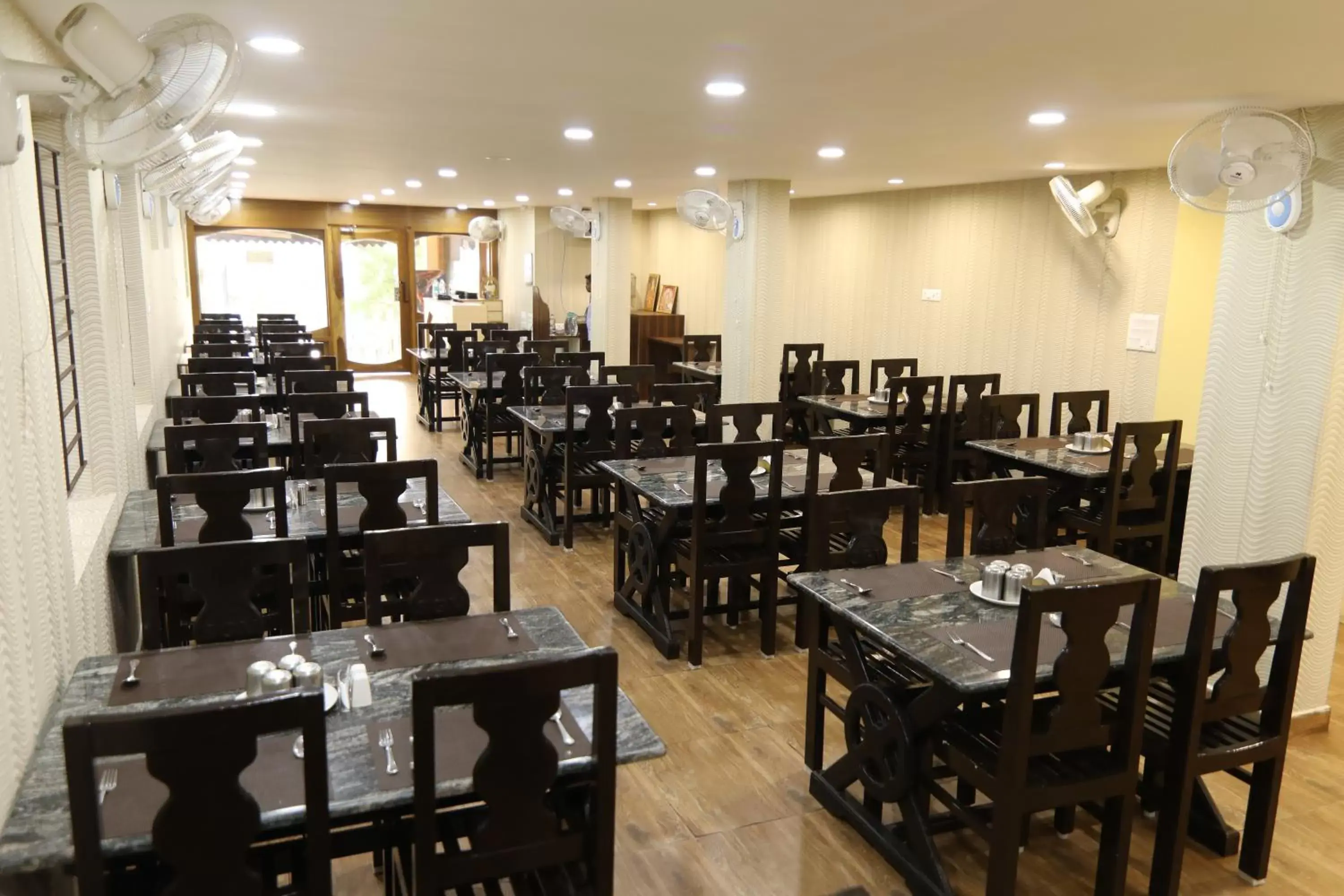 Restaurant/Places to Eat in Sri Gnana Vedha Beach Residency