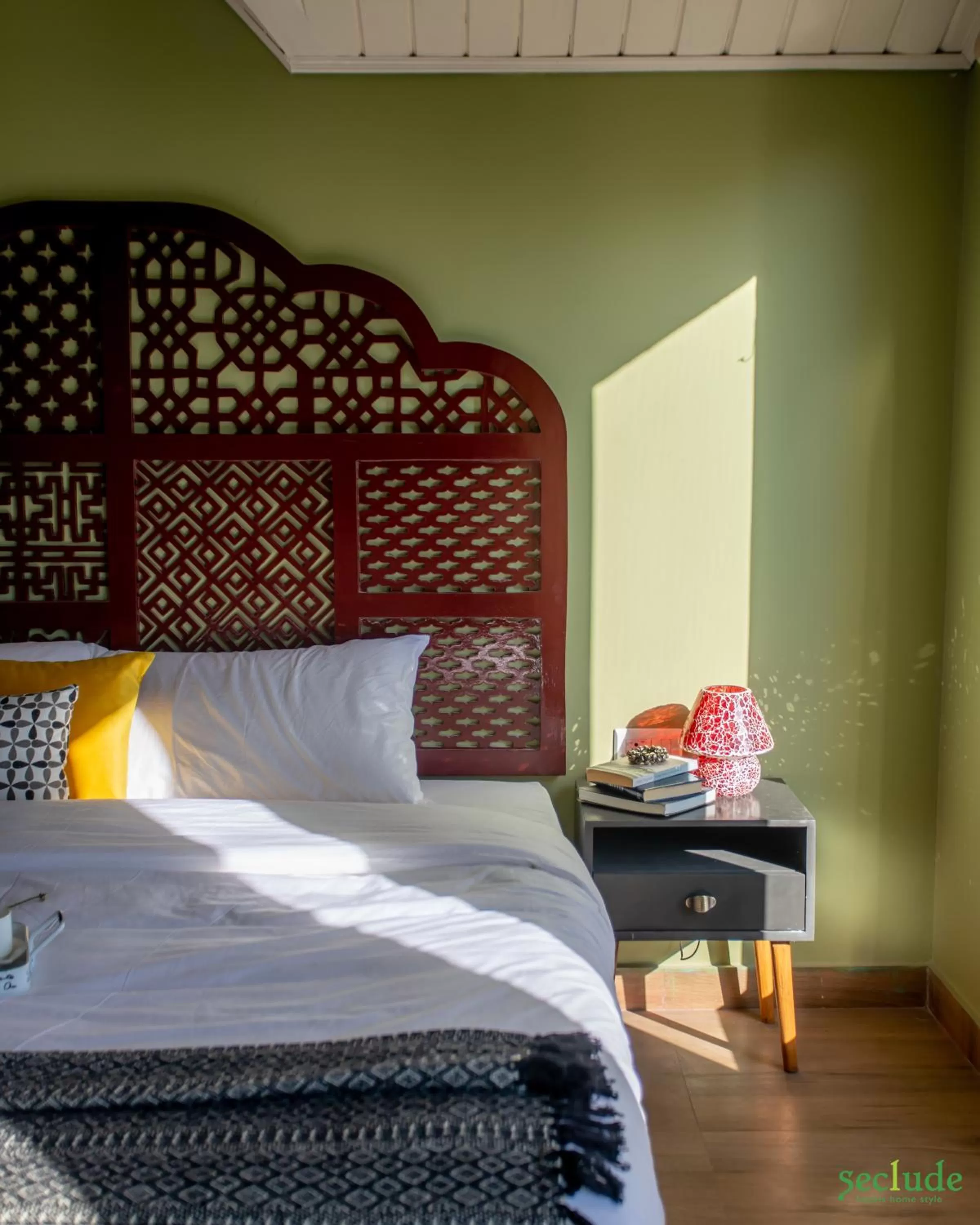 Bed in Seclude Kasauli, Himachal Pradesh