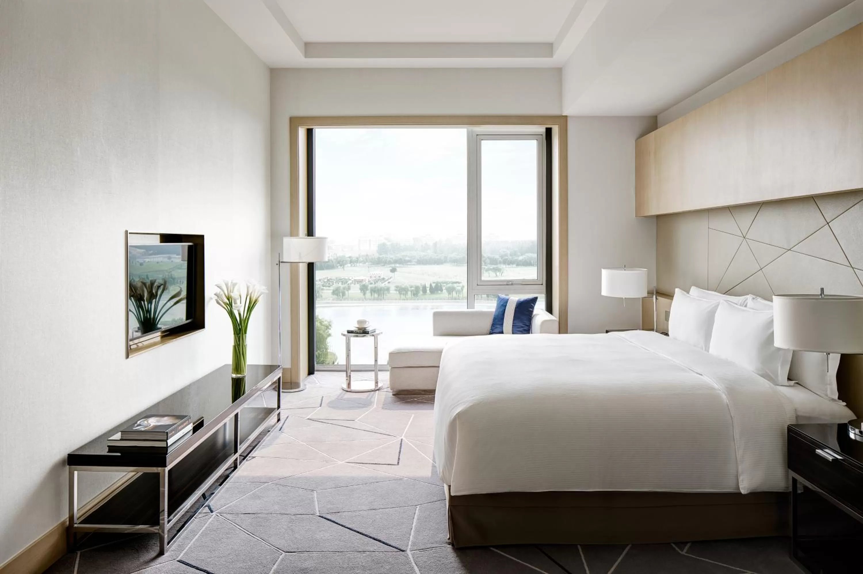 Photo of the whole room, Bed in Cordis, Beijing Capital Airport By Langham Hospitality Group