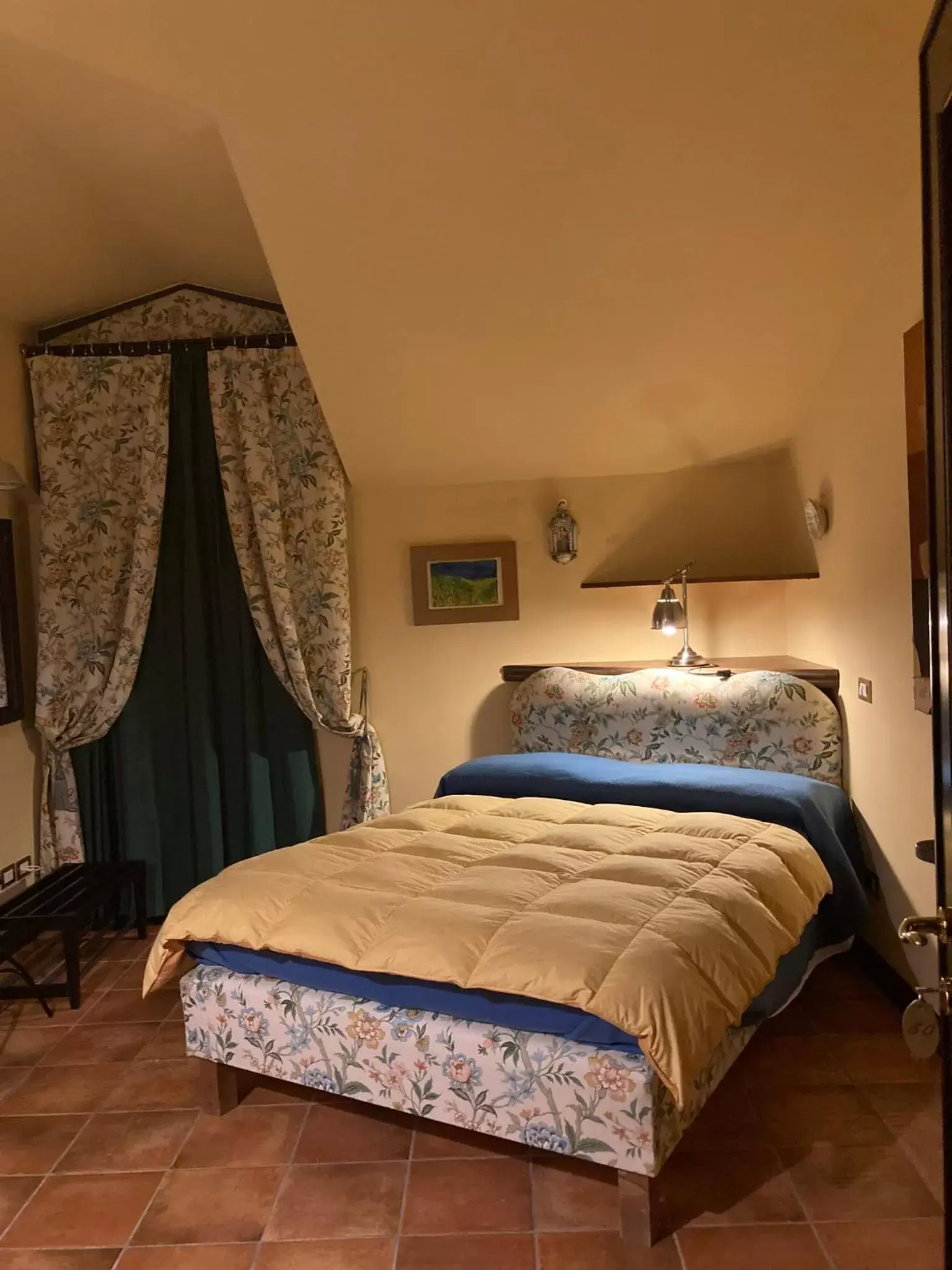 Photo of the whole room, Bed in B&B MontAlbano