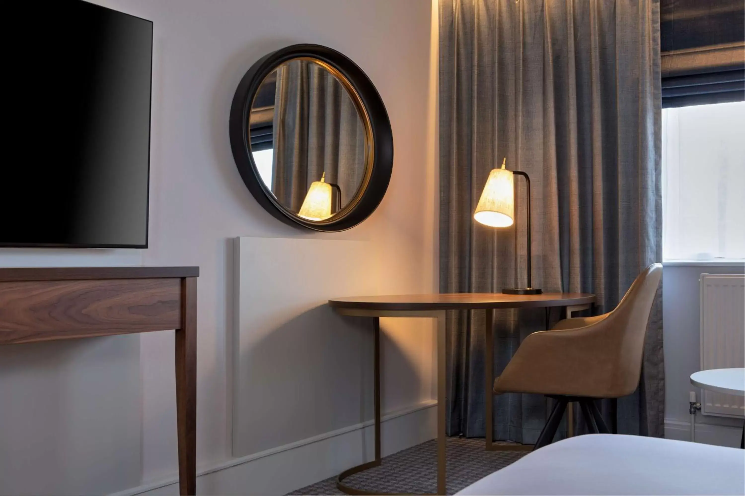 Bedroom, TV/Entertainment Center in DoubleTree by Hilton Stoke-on-Trent, United Kingdom