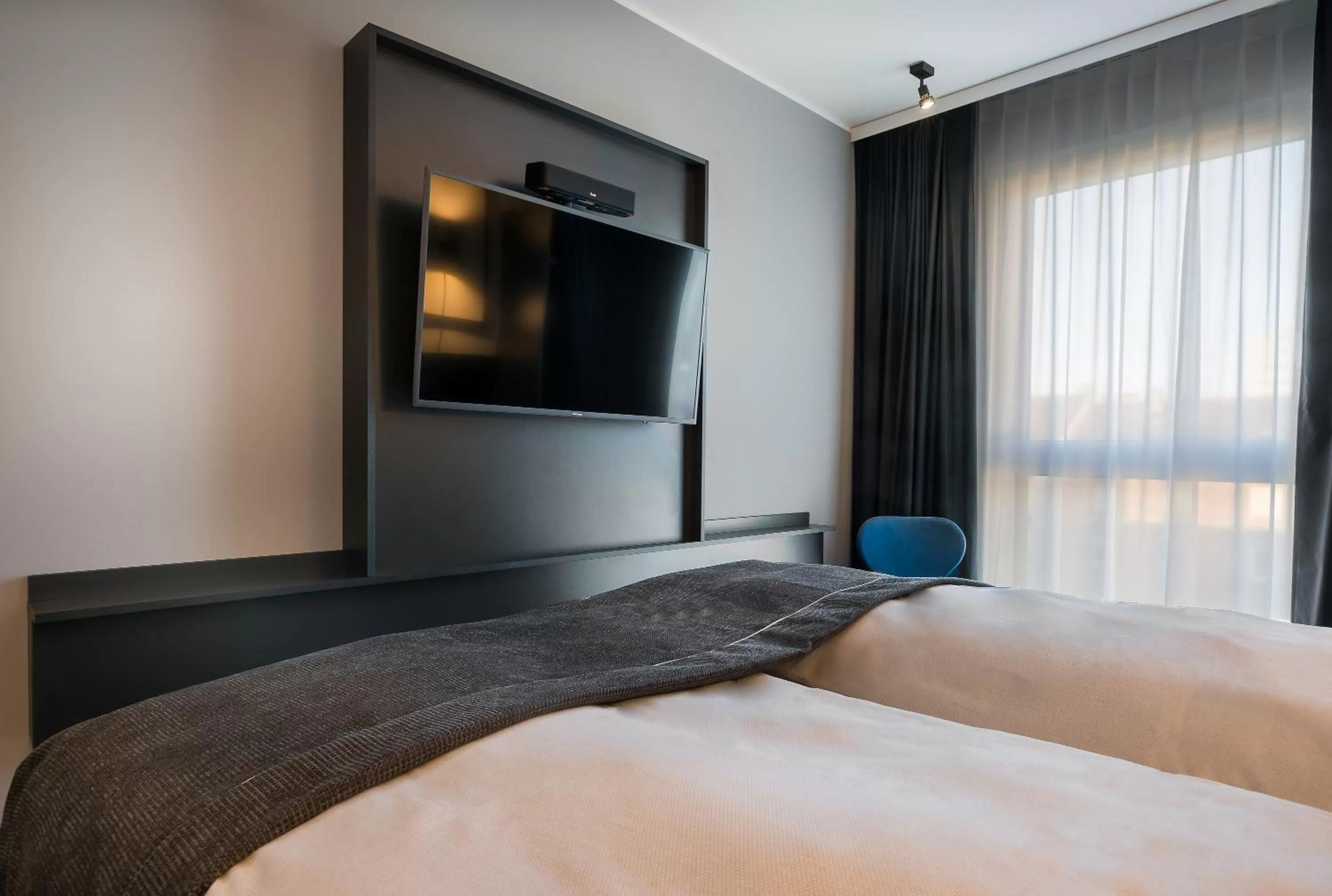 TV and multimedia, Bed in Holiday Inn - the niu, Square Mannheim by IHG