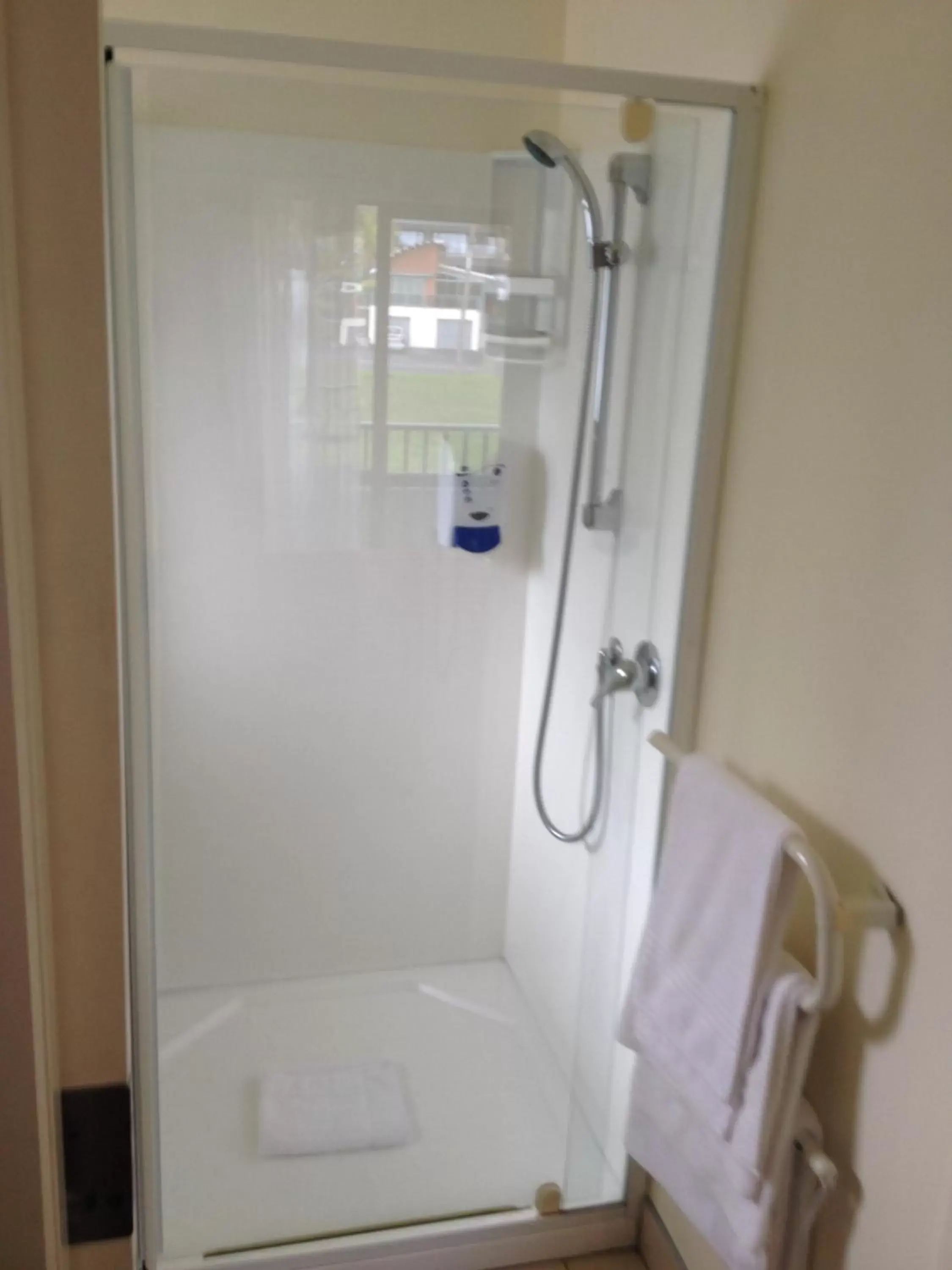 Shower, Bathroom in Bay Sands Seafront Studios