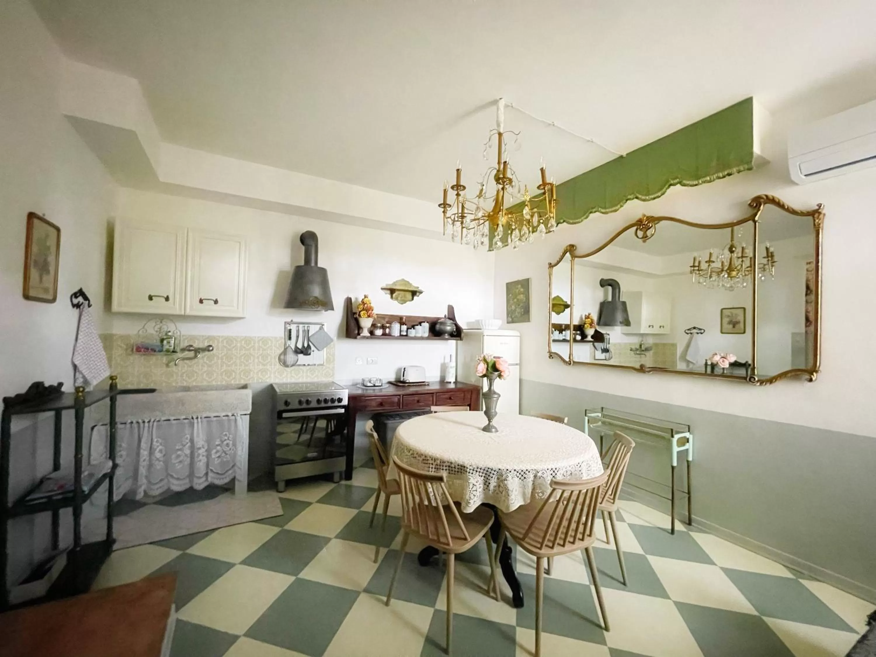 Dining area, Kitchen/Kitchenette in Mapepa Village apartments