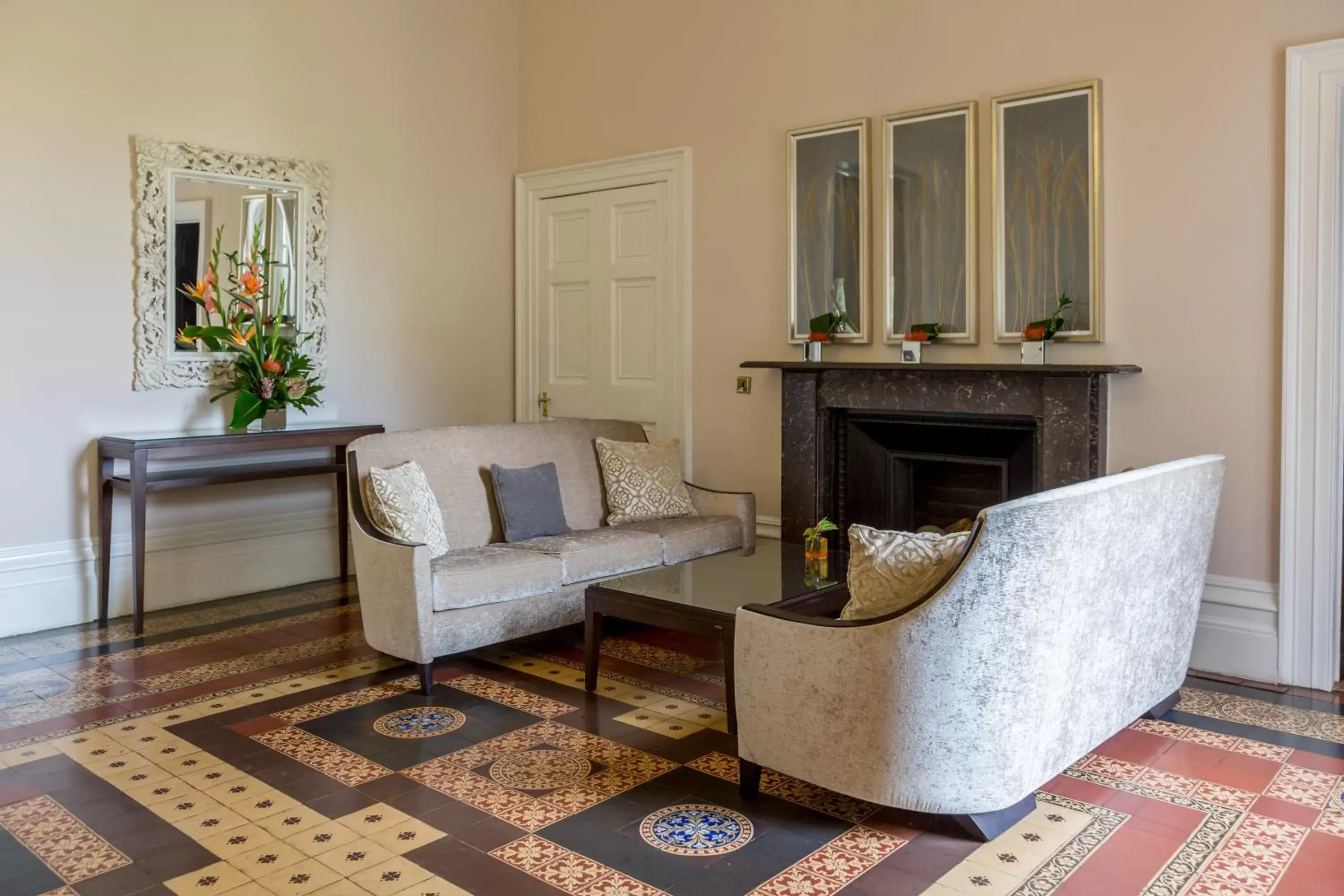 Lobby or reception, Seating Area in Oakley Hall Hotel