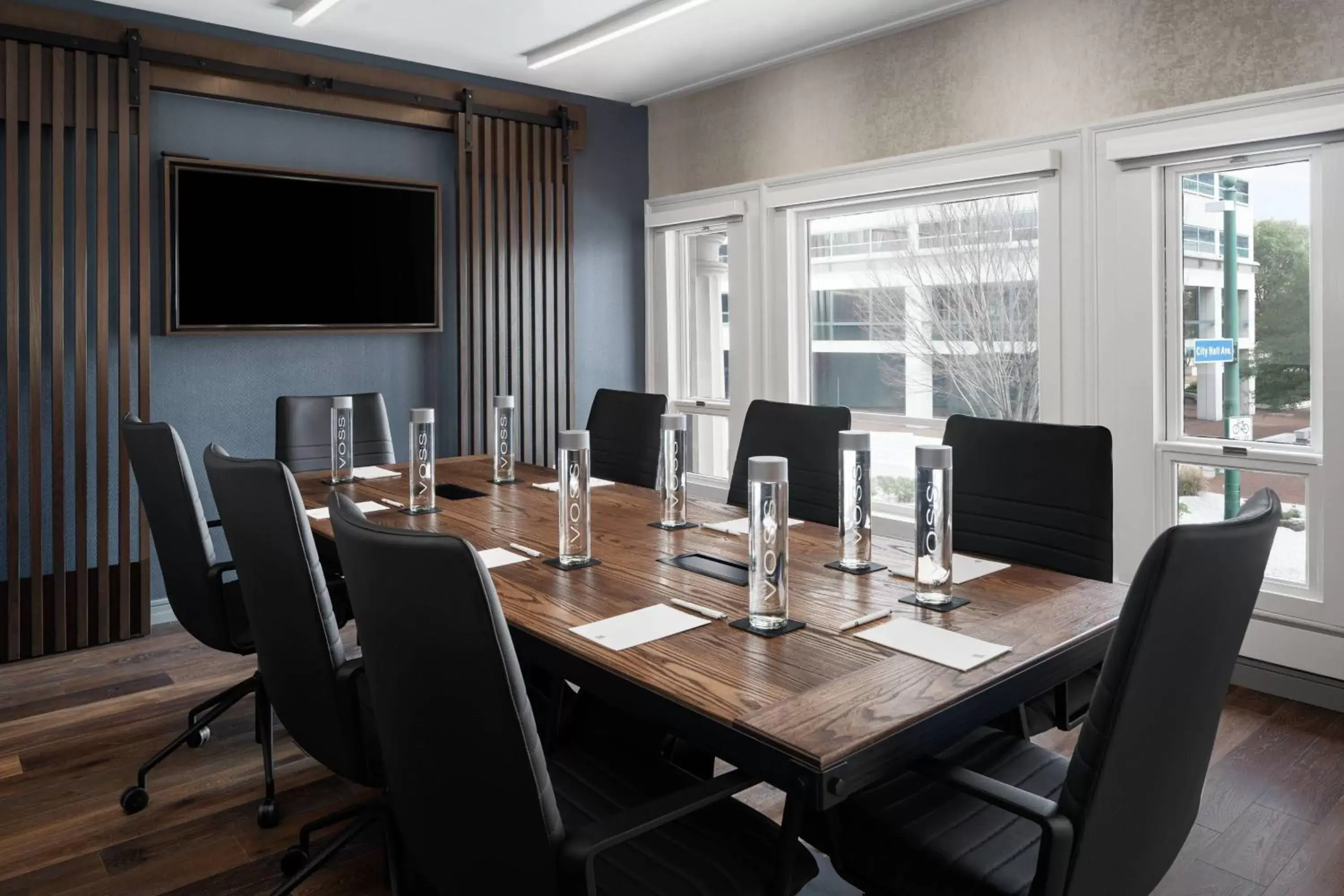 Meeting/conference room in Glass Light Hotel & Gallery, Autograph Collection