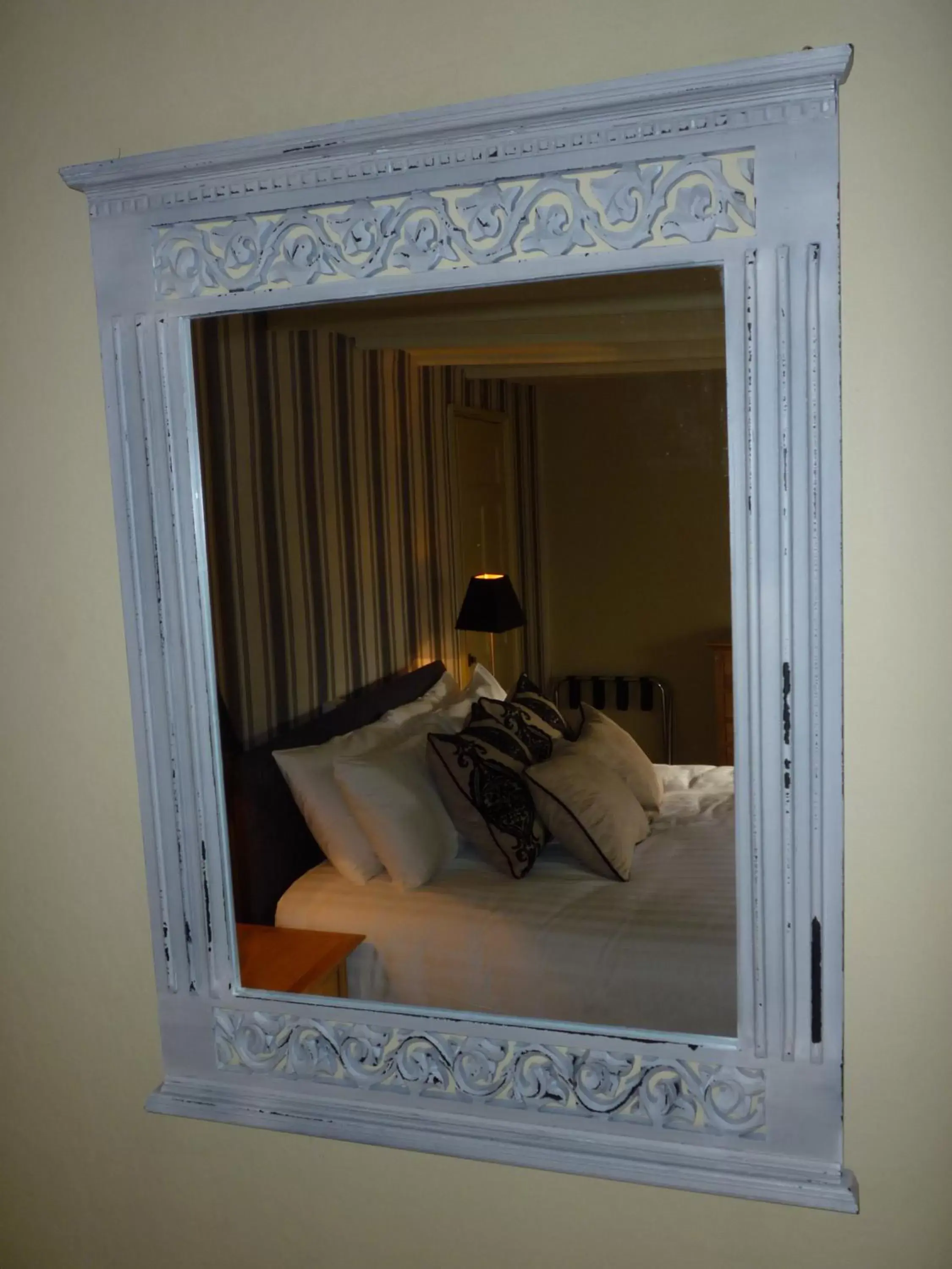 Bed in Royal Oak Inn